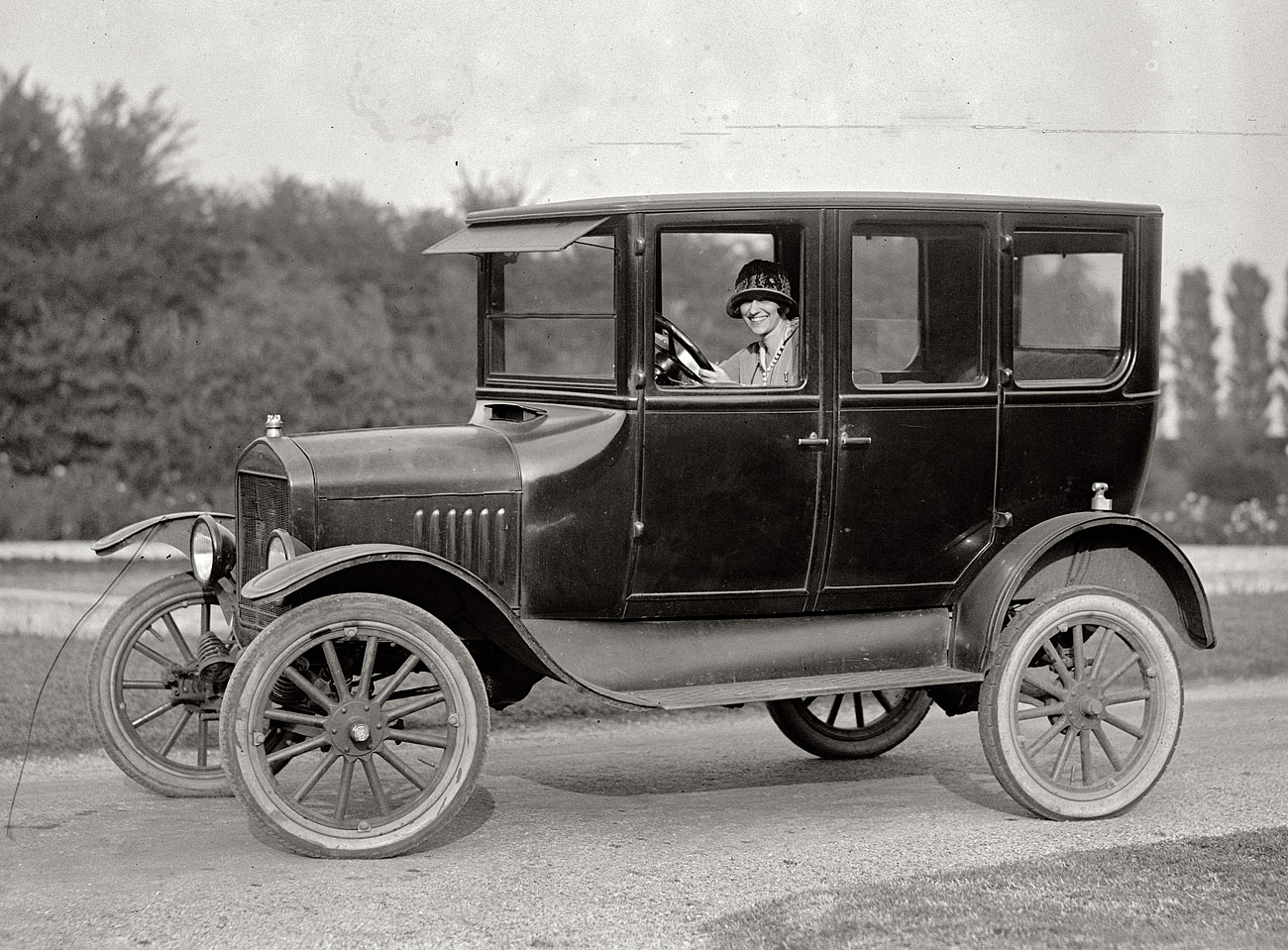 1924. Alexandria, Virginia, schoolteacher Elizabeth Ramey and her car, a Model T Ford. View full size. National Photo Company Collection glass negative.