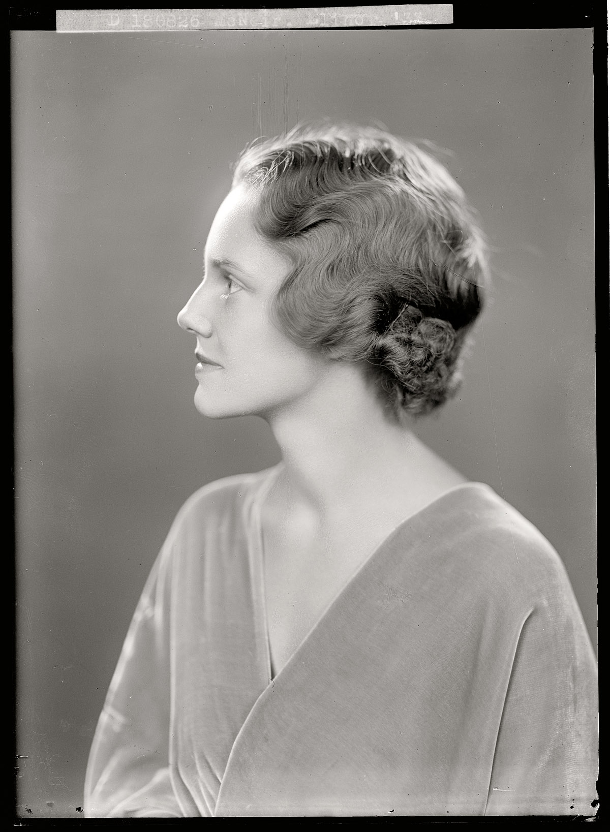 "Miss Elinor McNeir, portrait, 1933." Elinor was a granddaughter of Julius Burrows (1837-1915), senator from Michigan. Harris & Ewing. View full size.