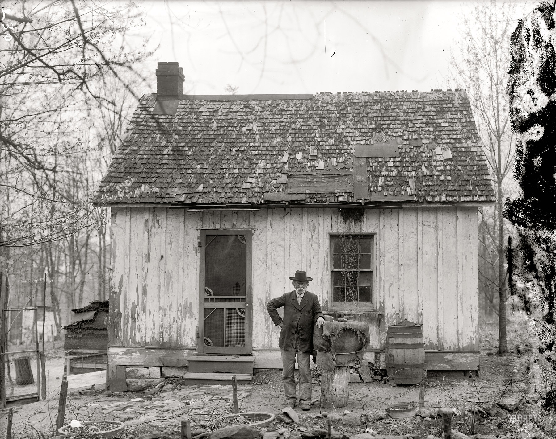 There's no caption information for this circa 1915 photo taken in or around Washington, D.C. Harris & Ewing Collection glass negative. View full size.