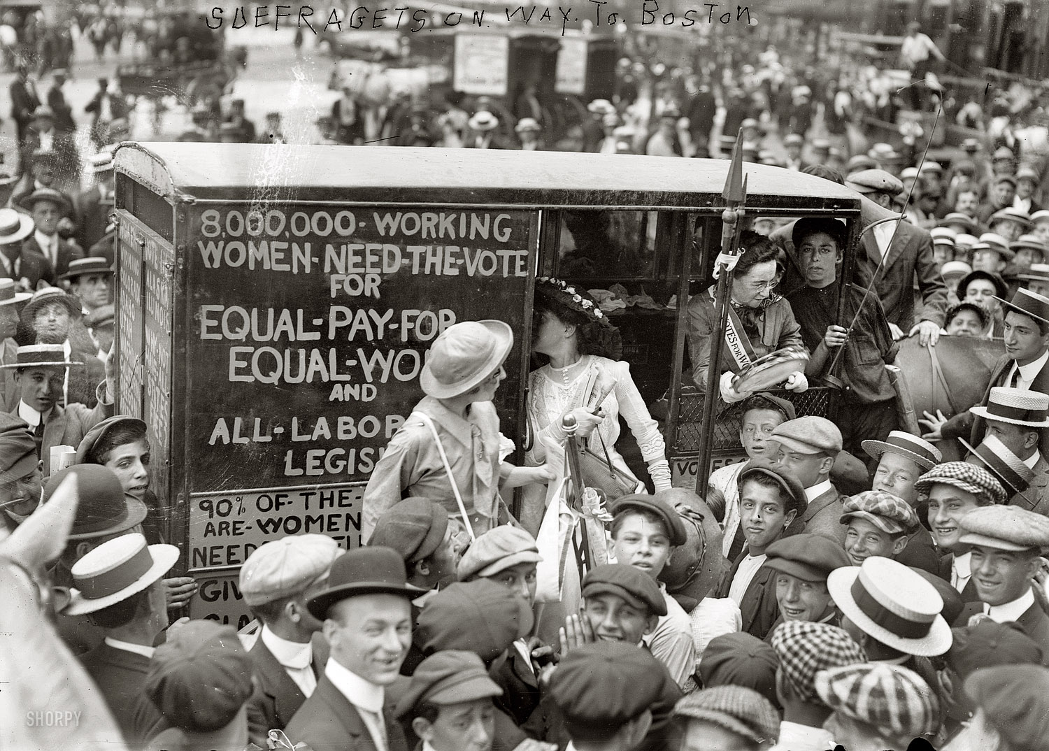 New York, August 1913. "Suffragettes on way to Boston." Our second look at the "suffrage caravan" campaign for women's voting rights. Which seems to have drawn quite a crowd. 5x7 glass negative, G.G. Bain Collection. View full size.