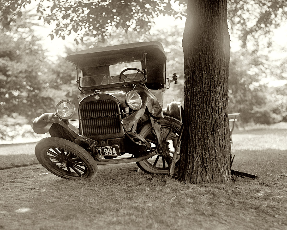 Washington, D.C. "Auto Wreck, 1925." View full size. National Photo Company.