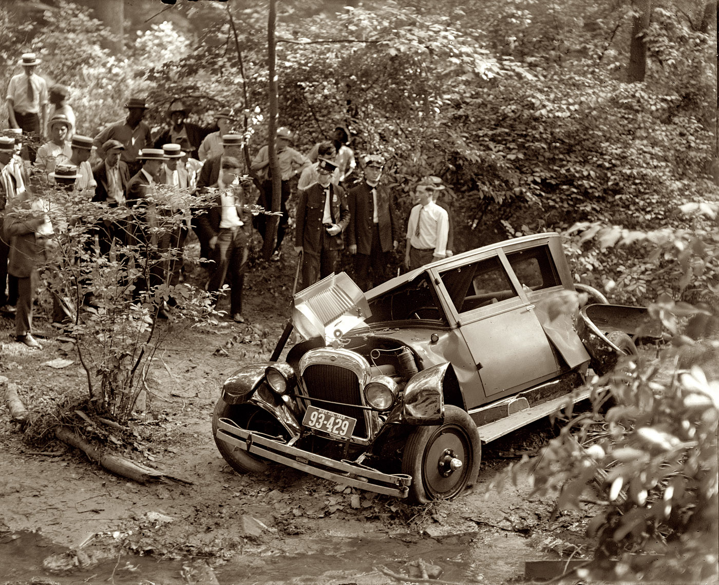 June 17, 1925. "Klingle Ford Bridge wreck" in Washington, D.C., just off (and under) Connecticut Avenue. 4x5 glass negative, National Photo Company Collection. View full size. Who can identify the car?