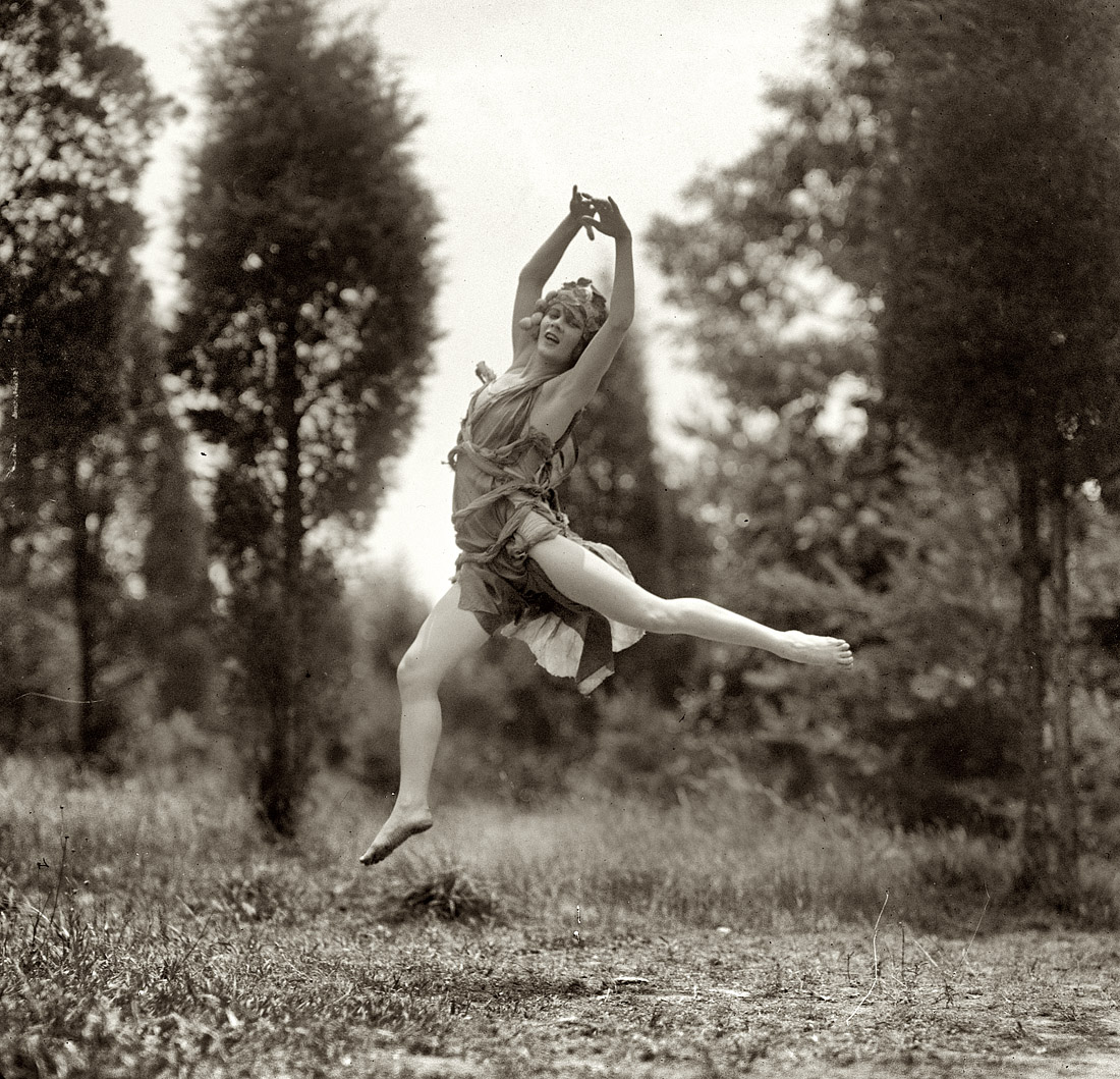 Continuing the Shorpy Summer Arts Festival: June 30, 1925. "Elsie Robinson, National American Ballet." View full size. National Photo Company Collection.