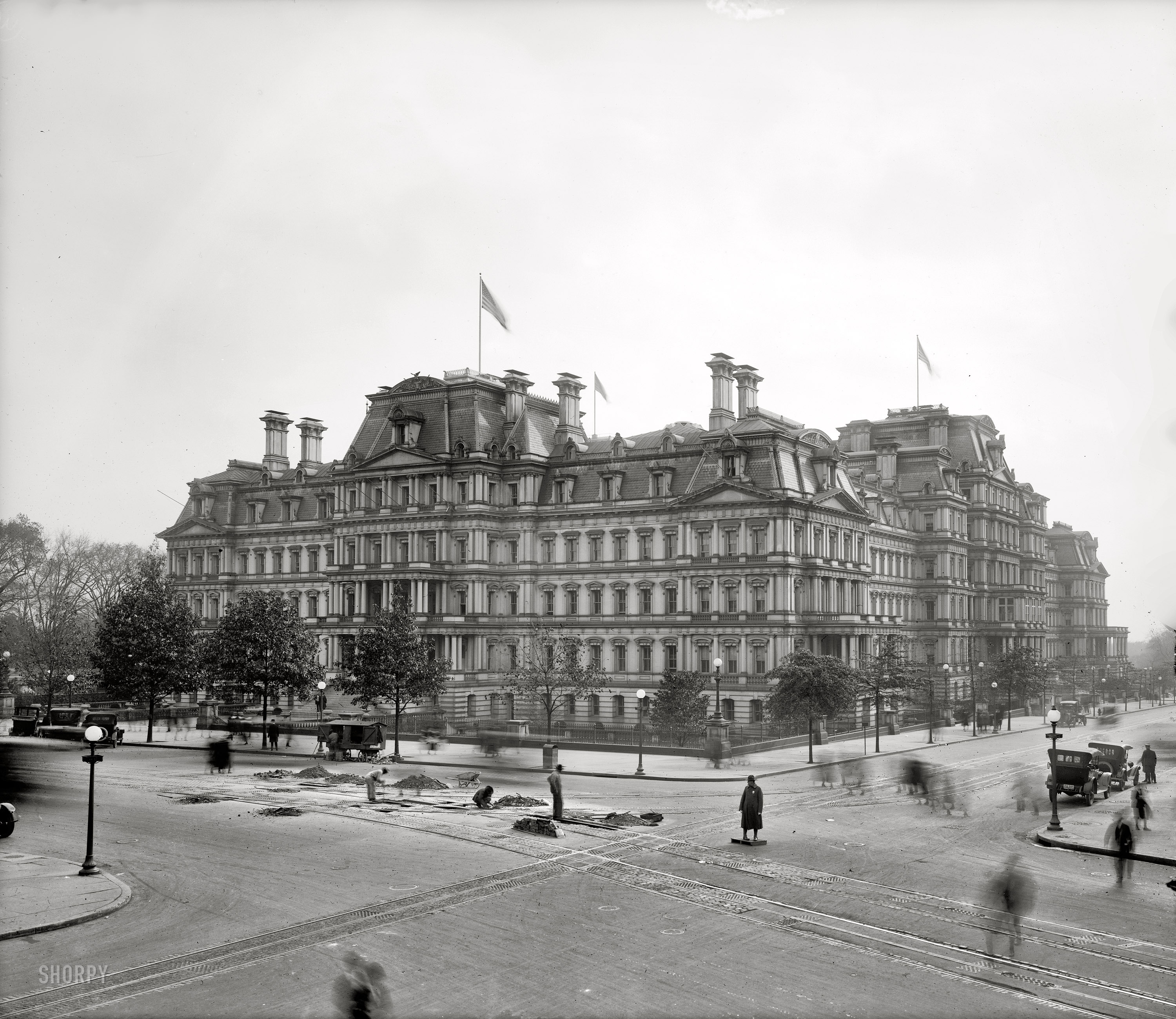 Washington circa 1917. "State, War & Navy Building, 17th Street and Pennsylvania Avenue." Harris & Ewing Collection glass negative. View full size.