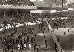 A's 8, Giants 2: 1913