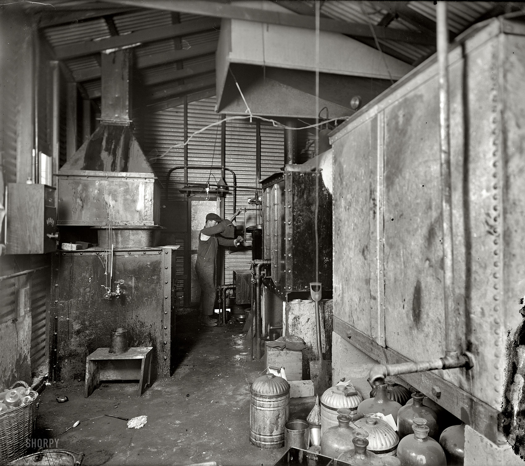 Washington, D.C., circa 1918. "Machine for abstracting oil and petroleum." Harris & Ewing Collection glass negative. View full size.