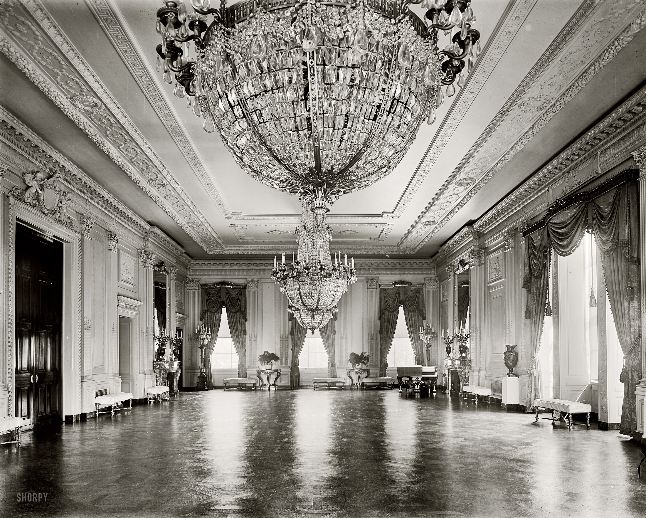 The East Room of the White House circa 1910. So, where'd we put that feather duster? Harris & Ewing Collection glass negative, 8x10 inches. View full size.