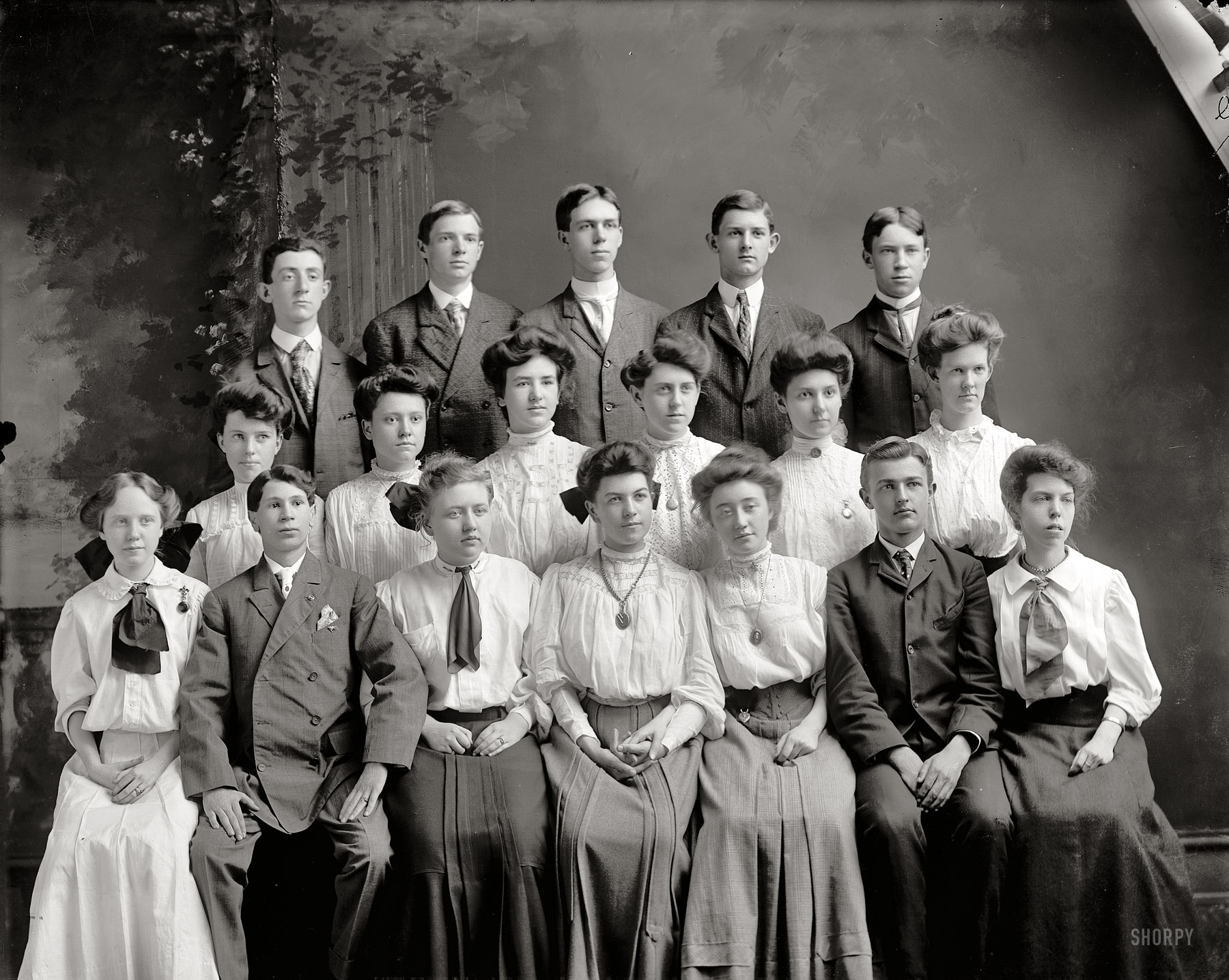 Washington, D.C., ca. 1905. "Business High." Another batch of young folks sit for their portrait at the H&E studio. Harris & Ewing glass negative. View full size.