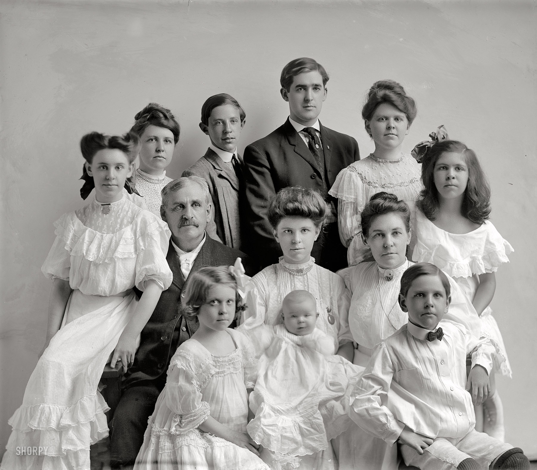 Washington, D.C., circa 1905. "Family Group." Any members of the Group family still out there? Harris & Ewing Collection glass negative. View full size.