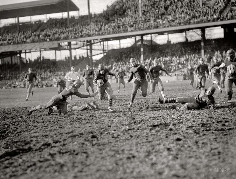 November 14, 1925. "Georgetown-Centre College game." Georgetown University takes on Kentucky's "Praying Colonels" at Griffith Stadium in Washington, D.C. National Photo Company Collection glass negative. View full size.
