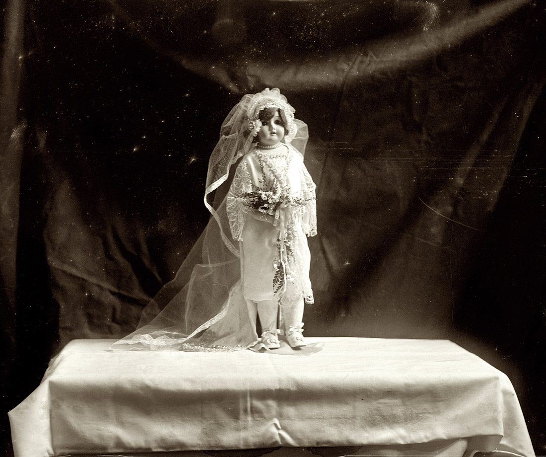 November 27, 1925. "Doll named by Mrs. Coolidge for Hebrew Congregational Church." View full size. National Photo Company Collection glass negative.