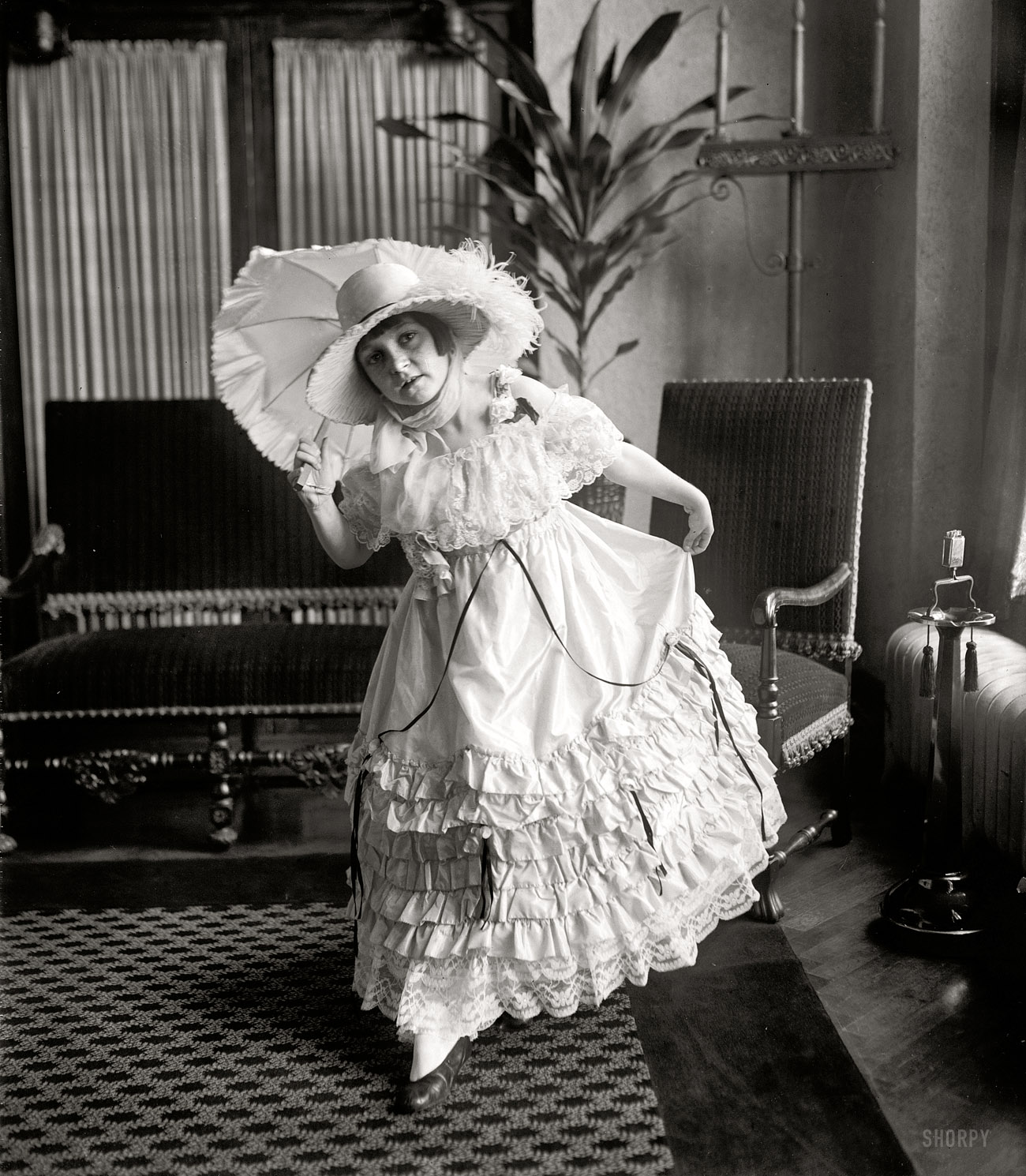 Next up in the Shorpy Sunday Night Cavalcade of Enigmatic Portraits Dated Dec. 12, 1925: "Miss Margaret Van Horn." National Photo Company. View full size.