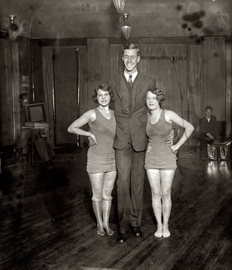 November 24, 1925. Washington, D.C. Vivian and Dorothy Marinelli at the Hoffman-Hoskins Salon of Dance with "Pony Ballet" star Dick Nash, seen in our previous post as the tallest girl in the "Uncle Sam's Follies" chorus line. National Photo Company Collection glass negative. View full size.
