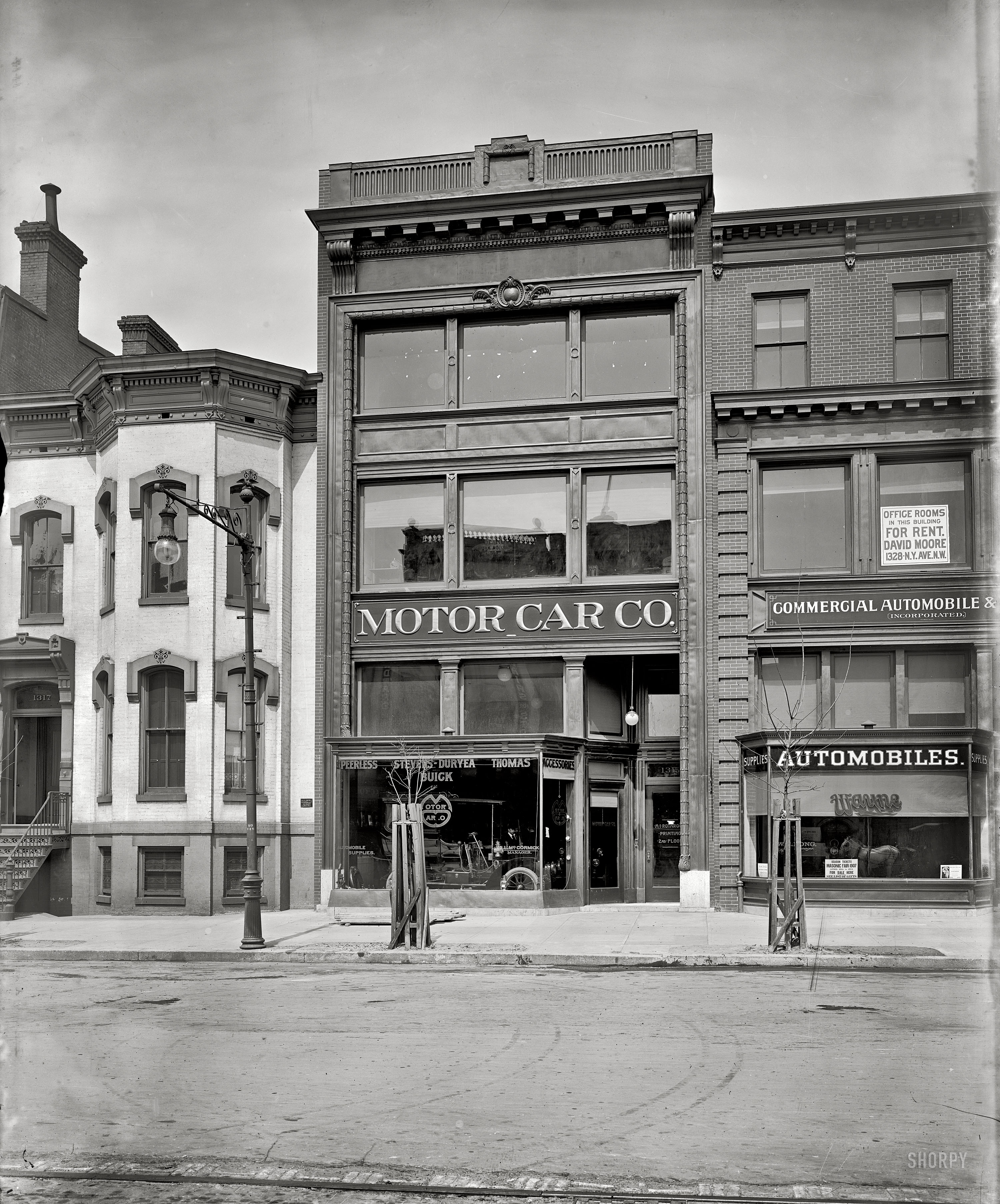 Washington, D.C., circa 1907. "A.L. McCormick garage, New York Avenue." Early automobile retailing in the nation's capital, an outpost of what the Washington Post called "the world's greatest fad." Harris & Ewing Collection. View full size.
