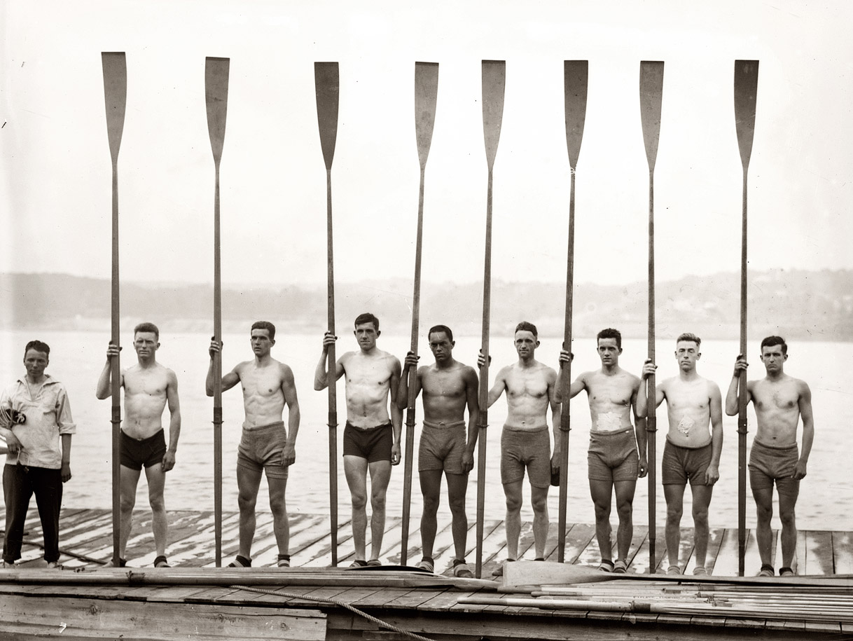 Syracuse second varsity crew squad, June 11, 1914. View full size. 5x7 glass negative, George Grantham Bain Collection.