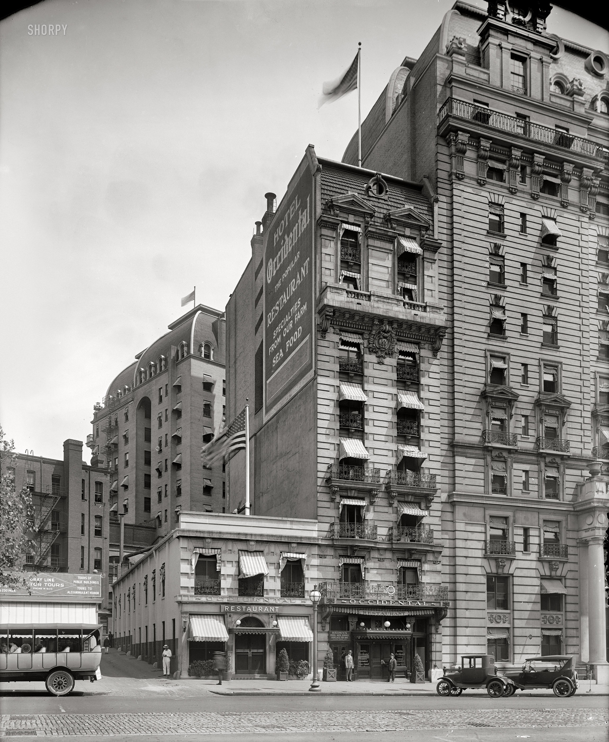 Washington, D.C., circa 1920. Gustav Buchholz's Occidental hotel and restaurant on Pennsylvania Avenue. Just out of frame to the left would be Childs' Restaurant, seen a few posts back. Rising on the right is the Willard Hotel. View full size.