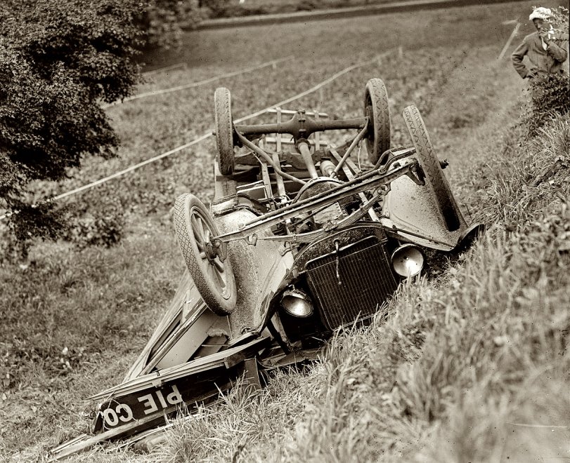 Washington, D.C., 1926 or 1927. "Liberty Pie Company truck wreck." 4x5 glass negative, National Photo Company Collection. View full size.