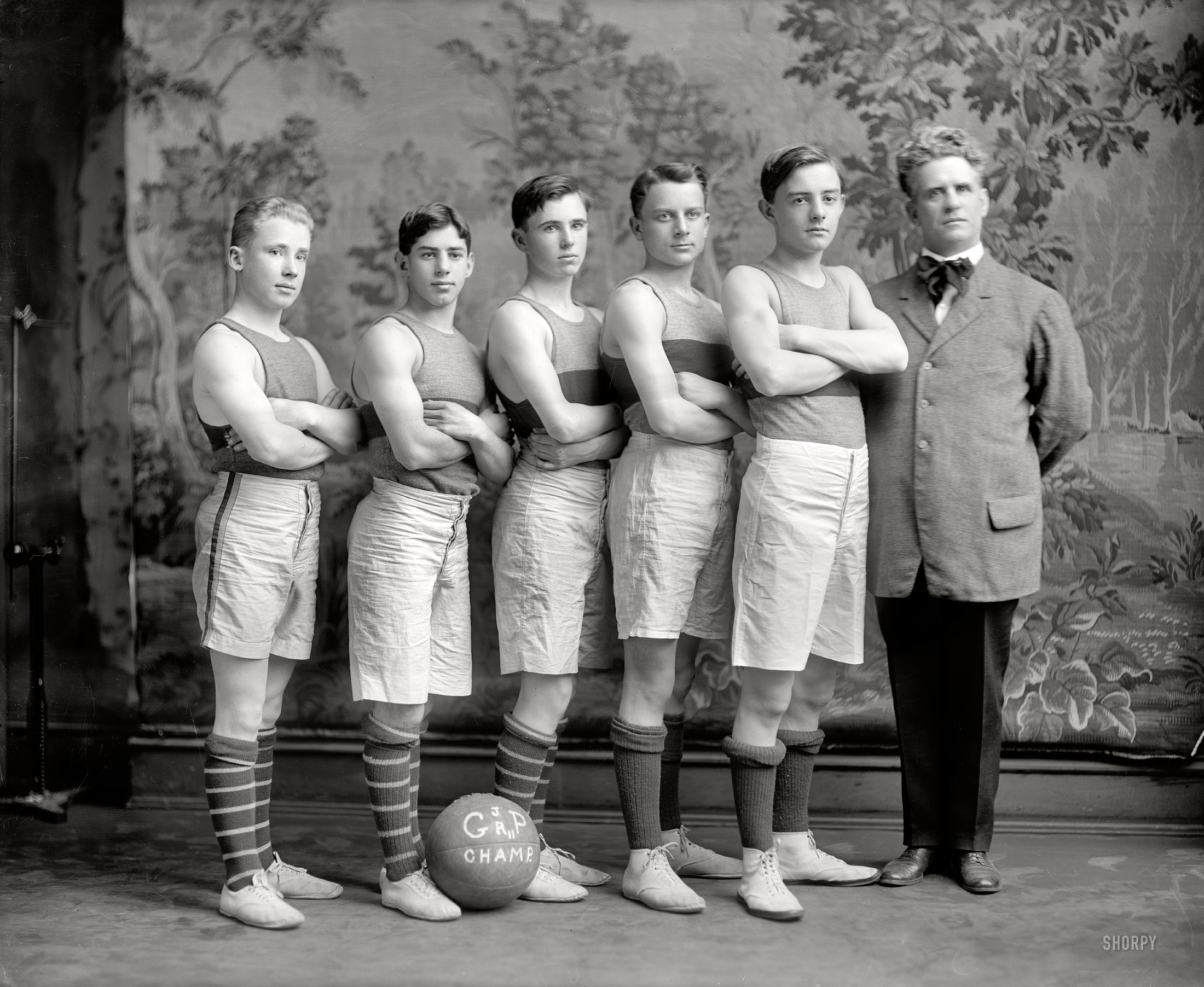 Washington, D.C., circa 1911. "Georgetown basketball." Our second look at the Georgetown Preparatory School JV squad. Harris & Ewing. View full size.