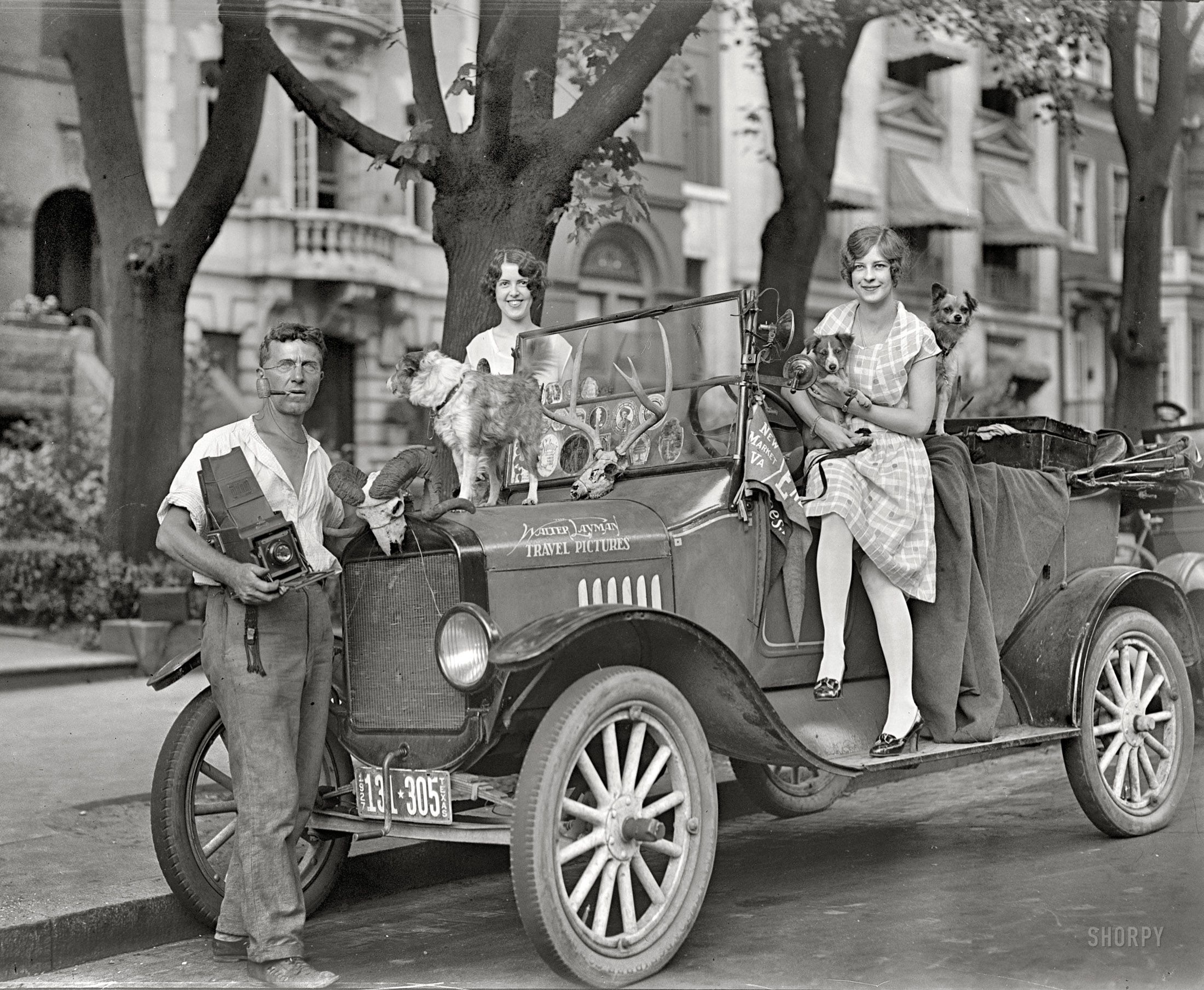 Washington, D.C., circa 1927. "Nature Magazine -- Walter Layman." Traveling the country with his dog Little Pocahontas, Walter Layman documented Native American culture  with photographs that appeared in magazines including National Geographic and Nature. National Photo glass negative. View full size.