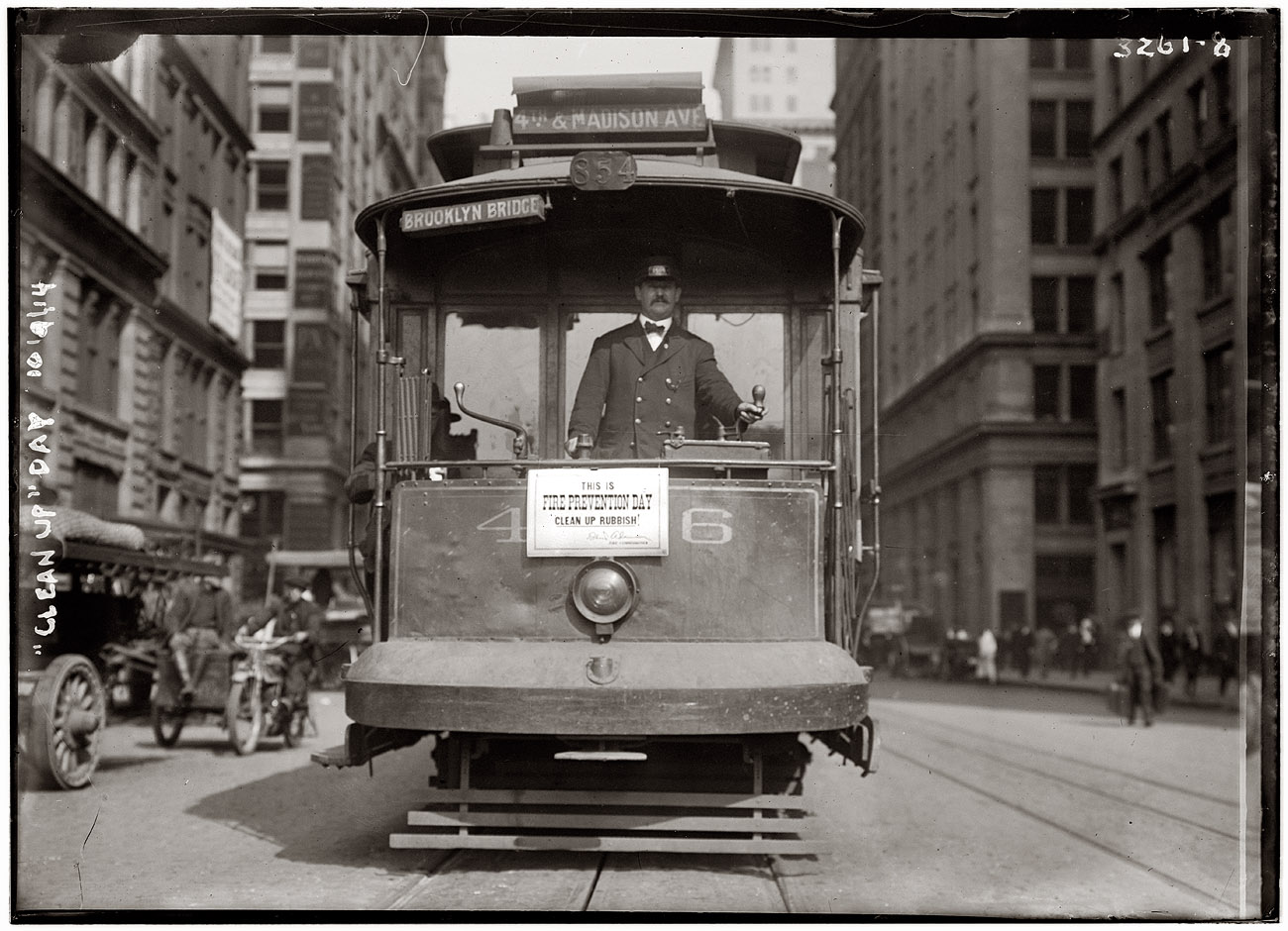 "Clean Up Rubbish" notice on 4th and Madison Avenue streetcar, New York. October 1914. View full size. George Grantham Bain Collection.