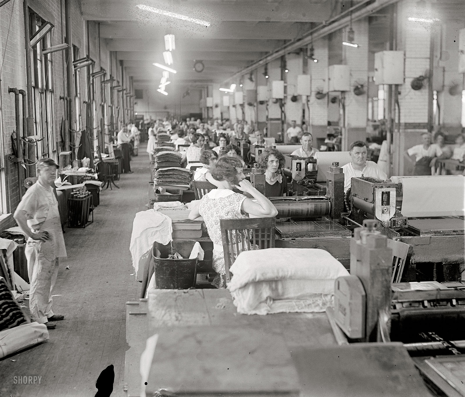 June 26, 1929. Washington, D.C. "Bureau of Engraving and Printing." Note the many mercury-discharge lamps. National Photo glass negative. View full size.