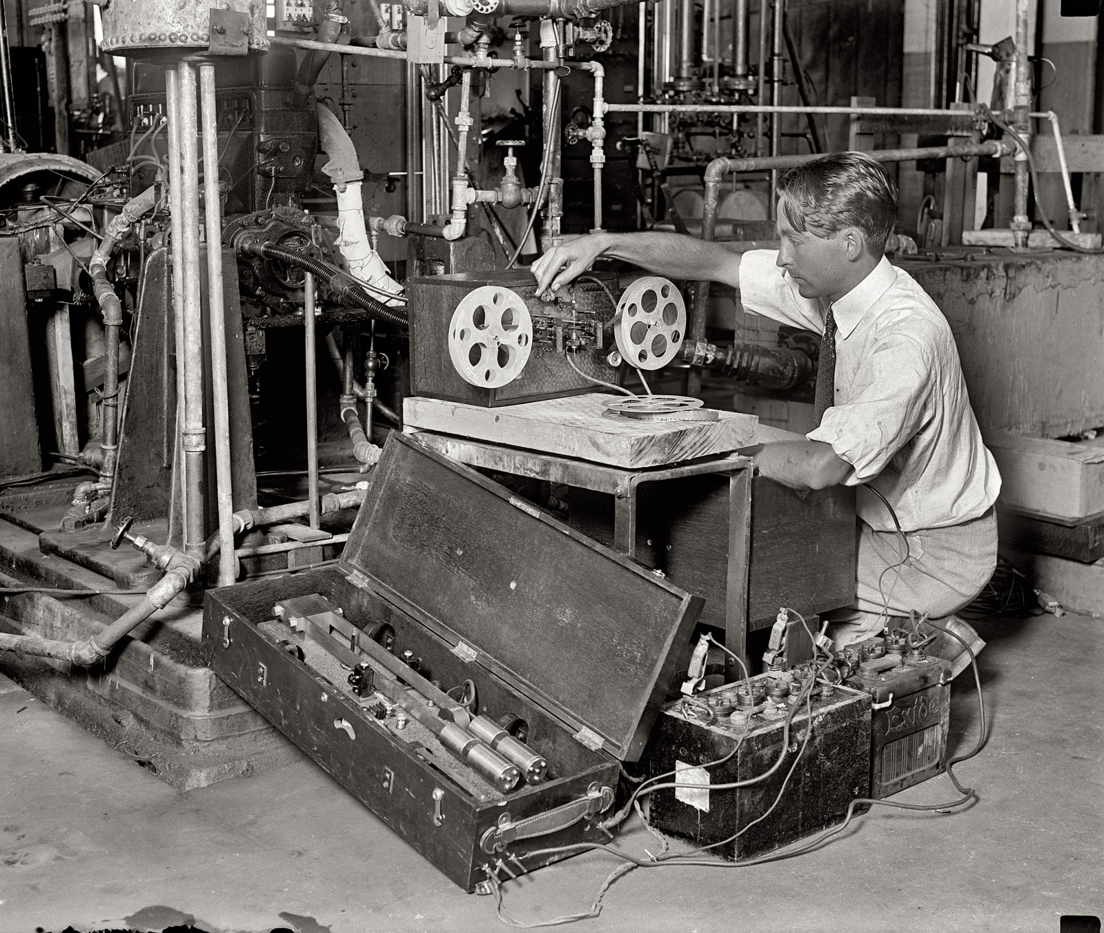 August 24, 1929. "Donald H. Brooks, Bureau of Standards." View full size. National Photo Company Collection glass negative. So -- what's he doing?