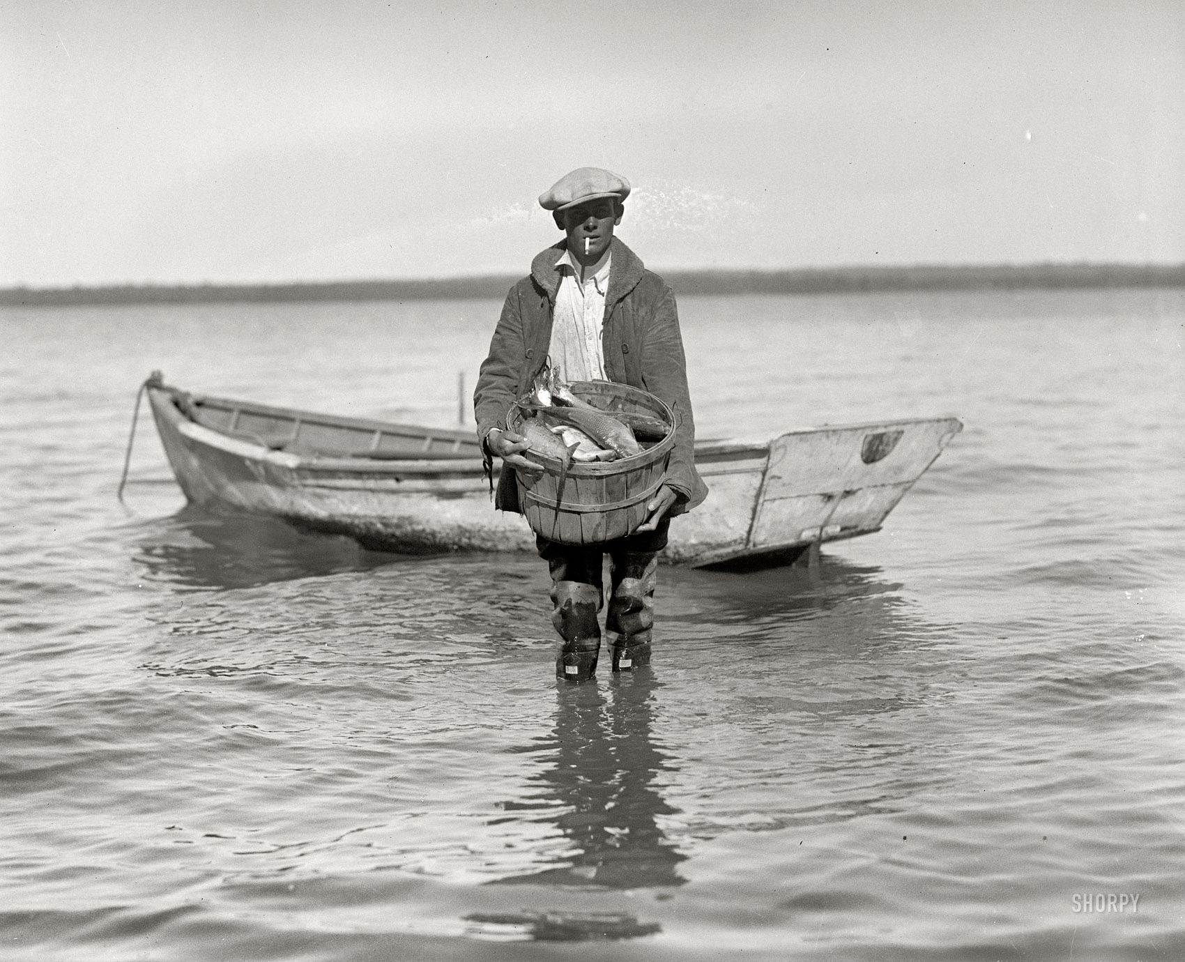 Circa 1920. "Shad fishing on the Potomac." National Photo Co. View full size.
