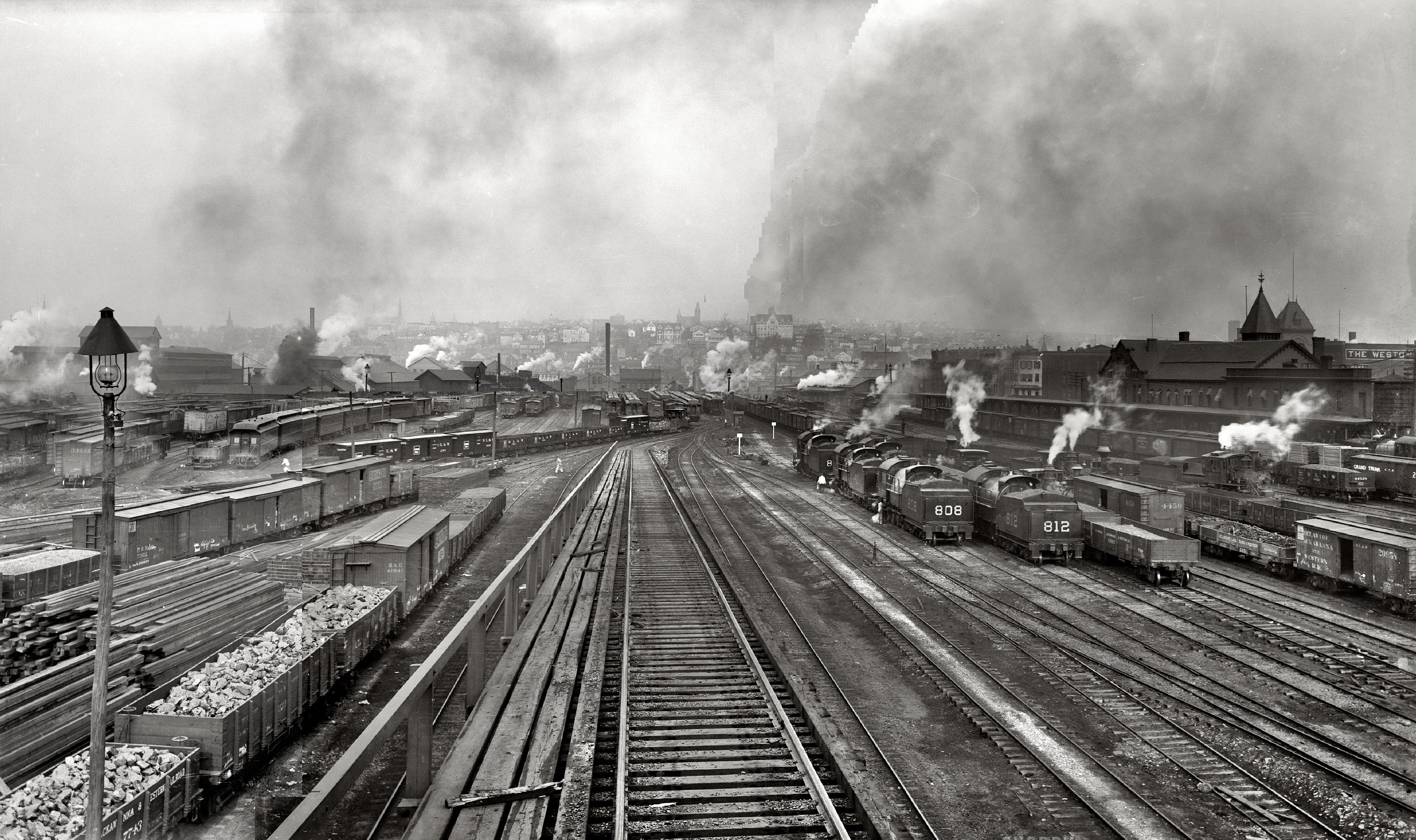 Scranton, Pennsylvania, circa 1900. "Delaware, Lackawanna, and Western Railroad yards," the two images Scranton: 1900 and Old King Coal: 1900 put together, using some cut & paste techniques. The difference is only one freight train, the smart observer Dave recognized the man in the white overalls, who seems now to have solved the "bilocation" problem! View full size.