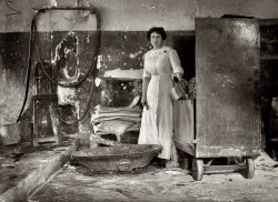Washington circa 1915. "Miss Louise Lester, in charge of mutilation of old money at Treasury Dept." View full size. National Photo Company glass negative.