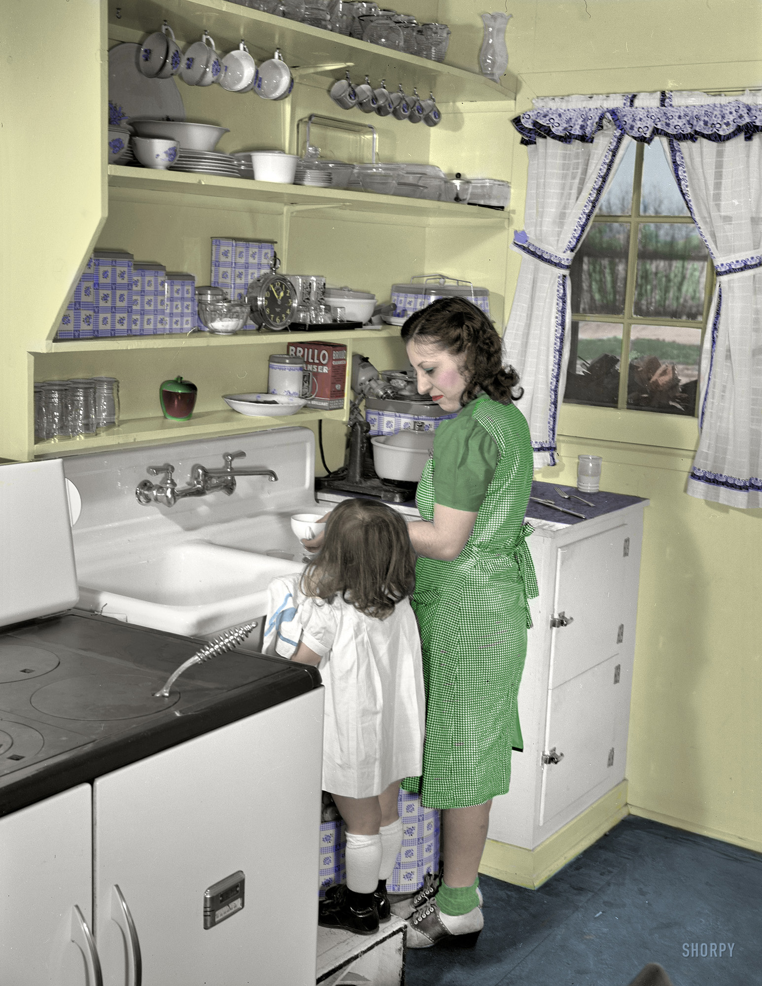 From Shorpy here. January 1942 Bantam, Connecticut. Very nice kitchen for the day. View full size.