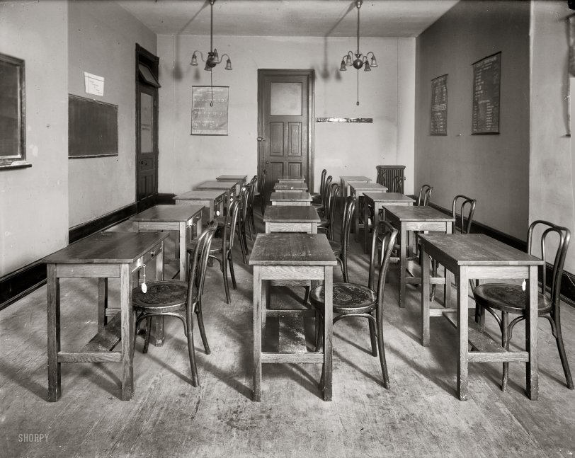 1920. "Washington School for Secretaries classroom." Our second look at the school's facilities. Harris &amp; Ewing Collection glass negative. View full size.
