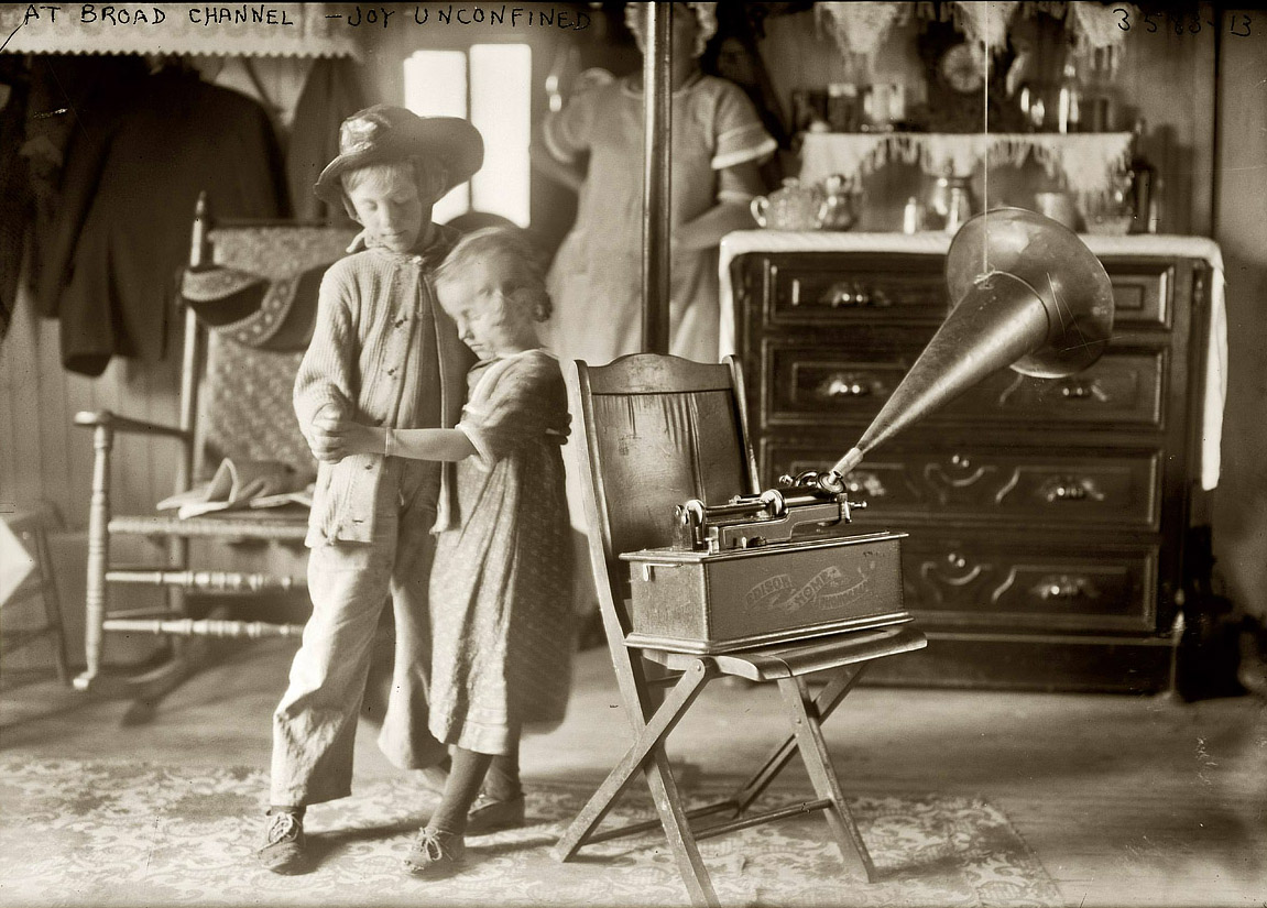 Summer 1915. Dancing to the tunes coming out of an Edison Home Phonograph at Broad Channel, N.Y. George Grantham Bain Collection. View full size.