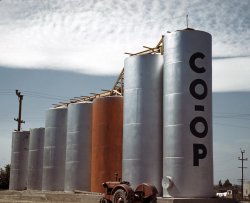 1941. Grain elevators in Caldwell, Idaho. Photo by Russell Lee. View full size.