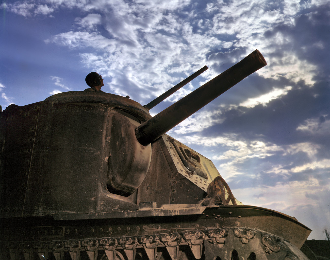 June 1942. Fort Knox, Kentucky. "The crew of an M-3 tank learns all the ways of causing trouble for the Axis with a 75mm gun, a 37mm gun and four machine guns." 4x5 Kodachrome transparency by Alfred Palmer, OWI. View full size.