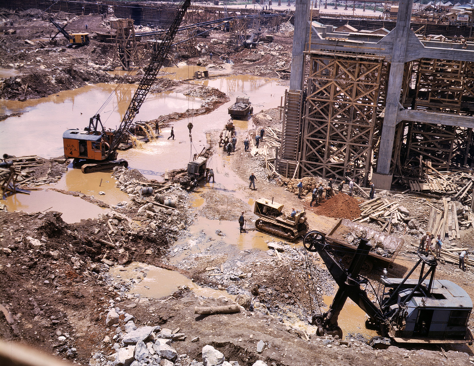June 1942. Construction work at the Tennessee Valley Authority's Douglas Dam. View full size. 4x5 Kodachrome transparency by Alfred Palmer.