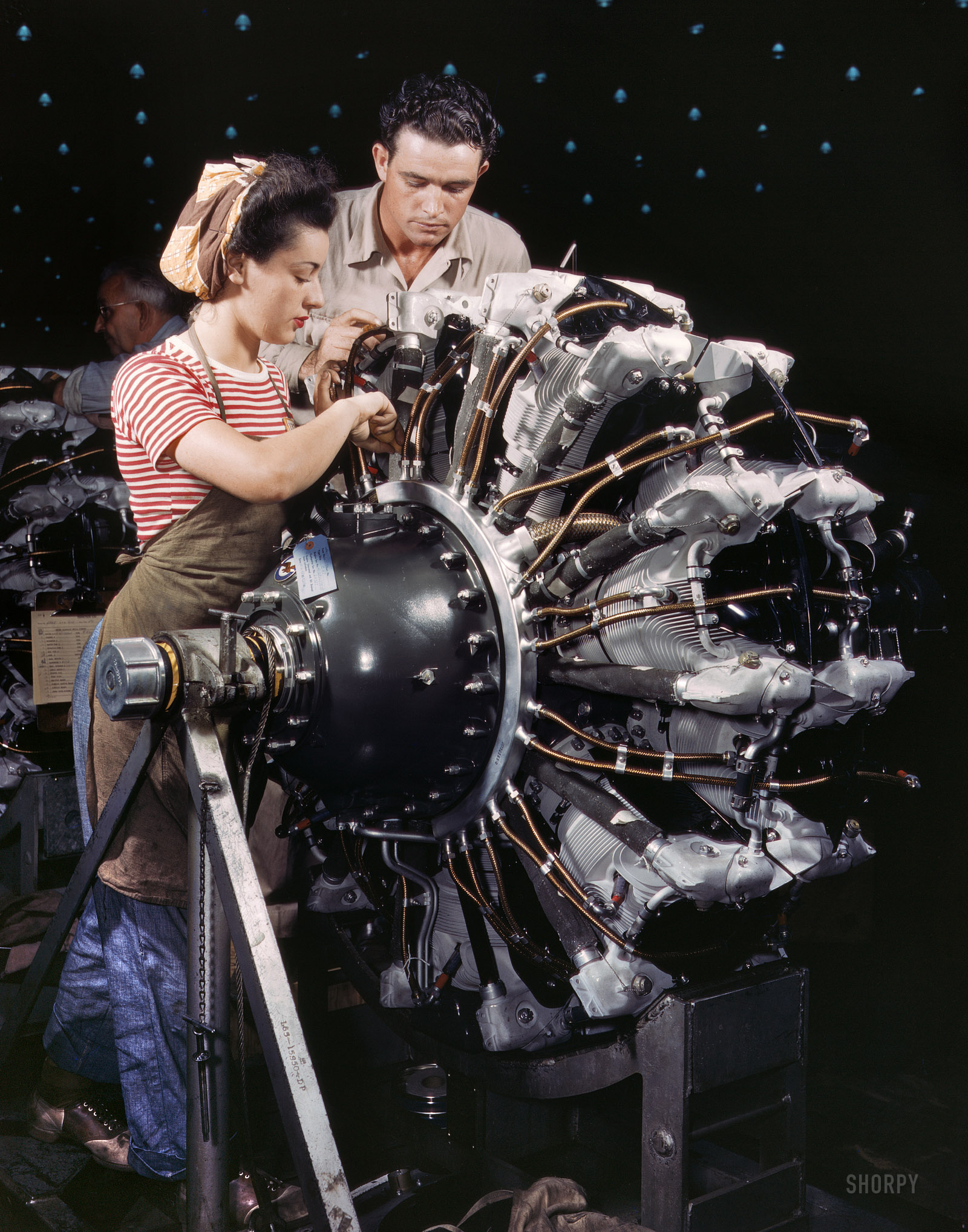 October 1942. "Women are trained as engine mechanics in thorough Douglas training methods. Douglas Aircraft Company, Long Beach, California." Skipping ahead to 2009, and the end of an era: Today Kodak announced that, after 74 colorful years, it will stop making Kodachrome film. 4x5 Kodachrome transparency by Alfred Palmer, Office of War Information. View full size.