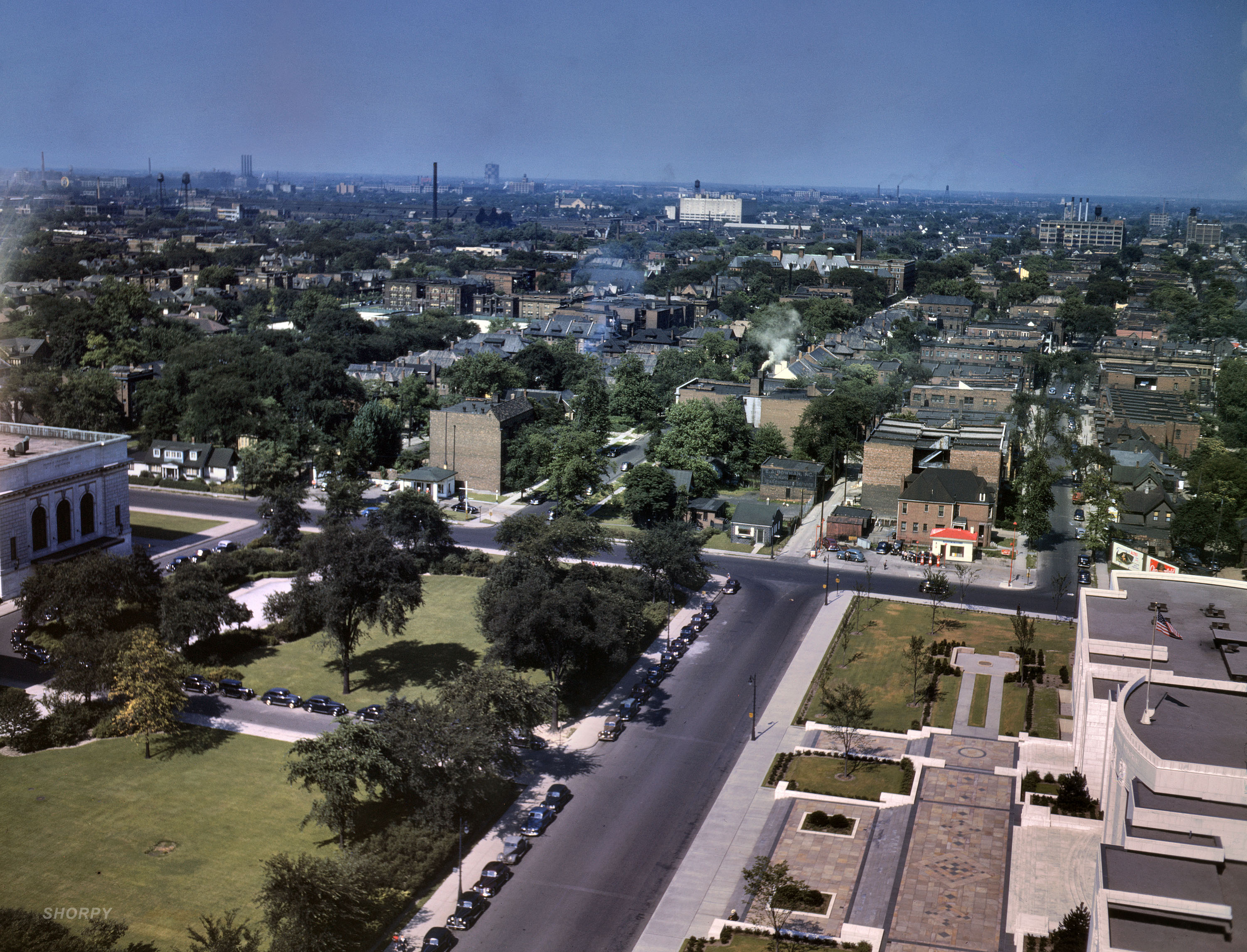 Detroit, July 1942. "Looking east on Farnsworth Street with the Rackham Memorial Building at right and Detroit Institute of Art on the left." 4x5 Kodachrome transparency by Arthur Siegel. View full size.