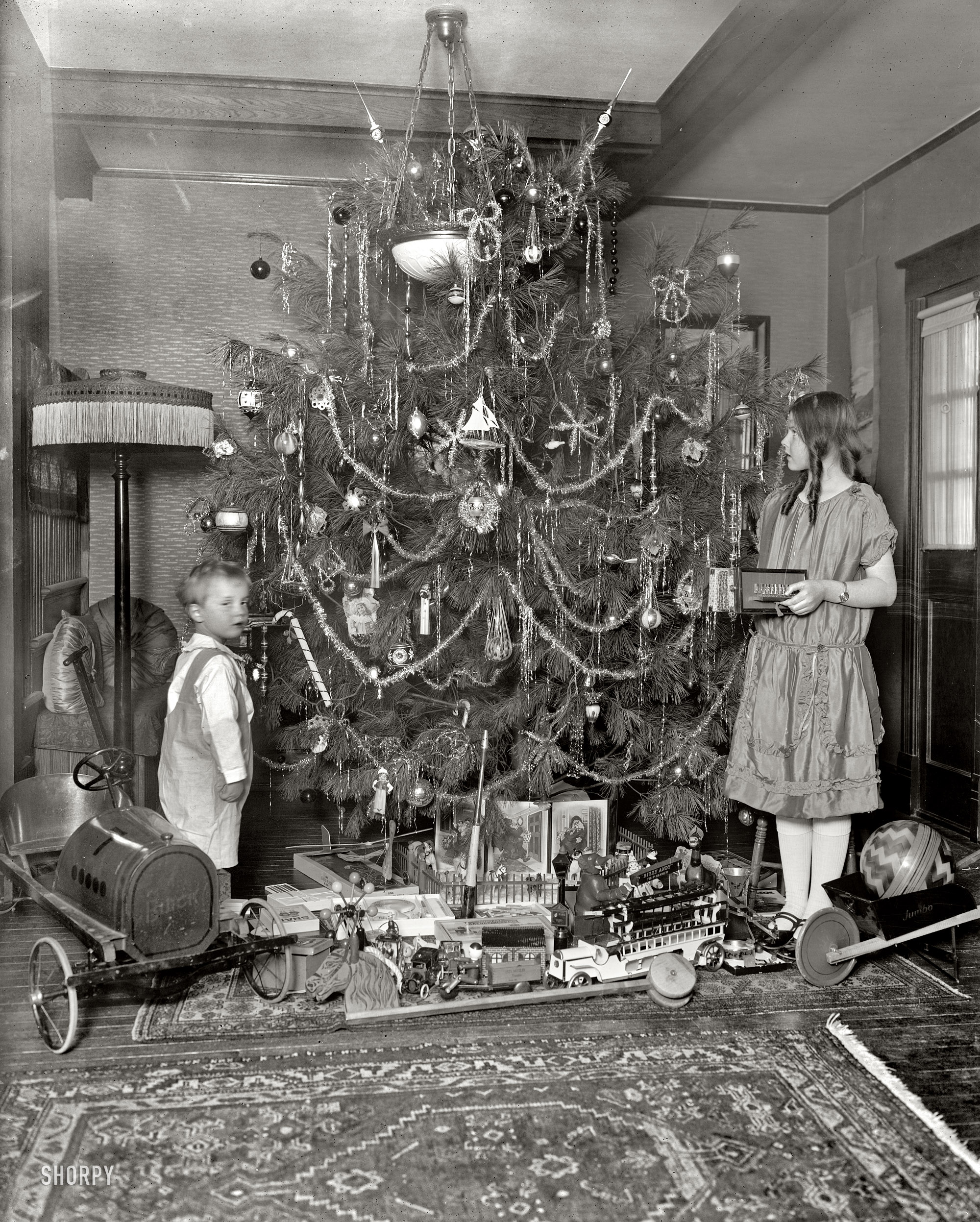 Washington, D.C., circa 1920. "Margaret Clark." A Christmas tree with all the trimmings, and a Buick. Harris & Ewing Collection glass negative. View full size.