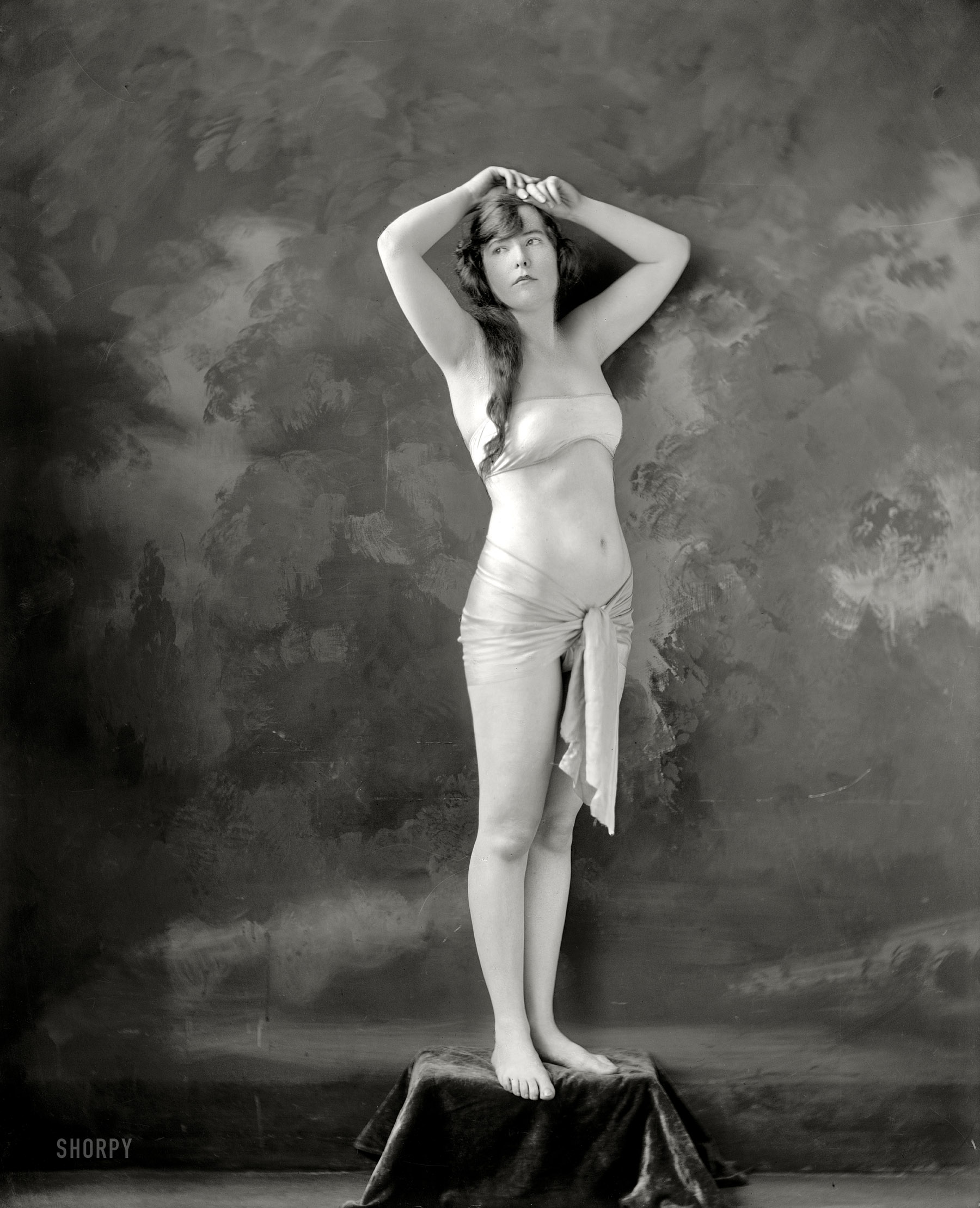 Washington, D.C., circa 1920. "Queenie Ladovitch." Possibly the daughter of Ernest (Ernst) Vladimir Ladovitch, president of the Washington Conservatory of Music. Harris & Ewing Collection glass negative. View full size.
