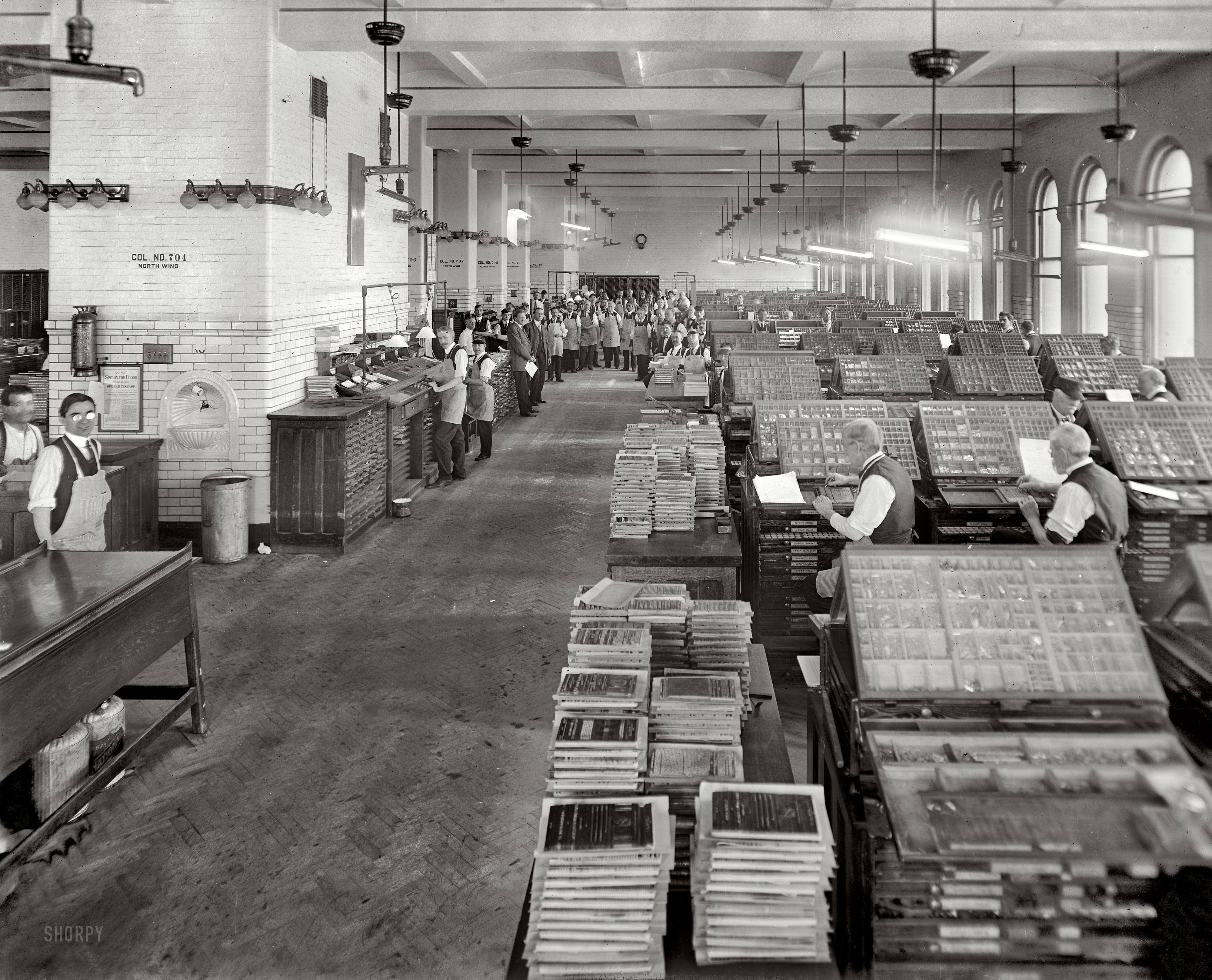 Washington circa 1910. "Government Printing Office, typesetting." Enjoy your tour, and please, no floor-spitting. Harris & Ewing glass negative. View full size.