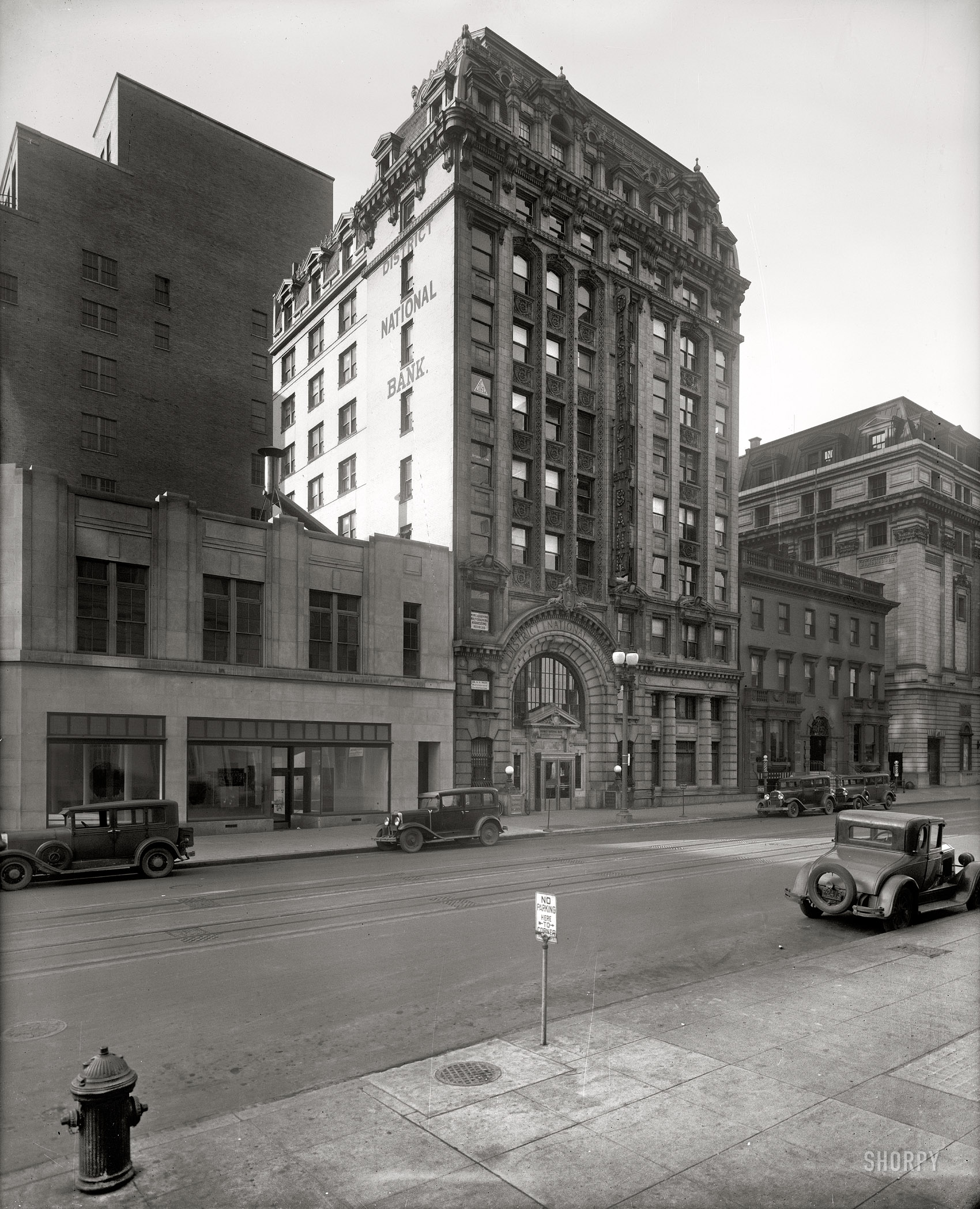 "District National Bank, 1931." This one has a kind of Bonnie and Clyde vibe, don't you think? Harris & Ewing Collection glass negative. View full size.