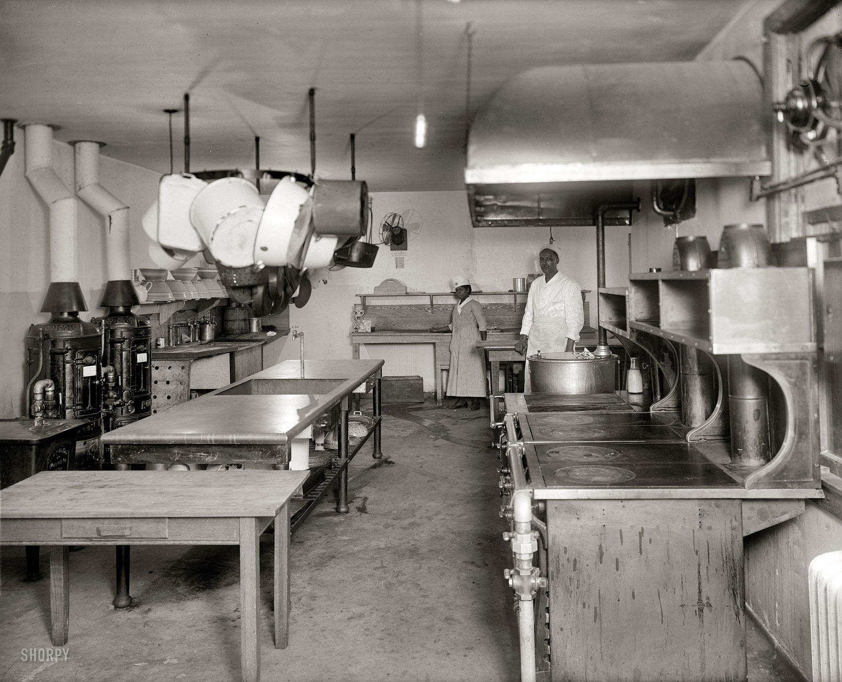 Washington, D.C., 1919. "Kitchen, U.S. Fuel Administration." Deep in the belly of the bureaucracy. Harris & Ewing Collection glass negative. View full size.