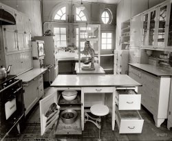 Modern Kitchen: 1924