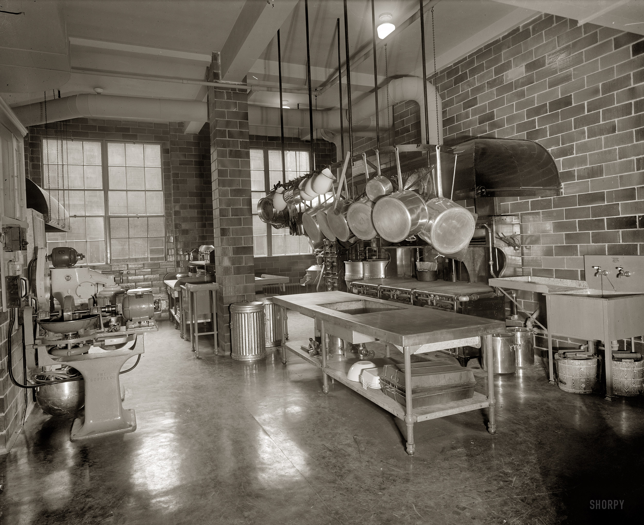 Washington, D.C., circa 1927. "Y.W.C.A. kitchen." The new Y building on K Street Northwest at 17th. Harris & Ewing Collection glass negative. View full size.