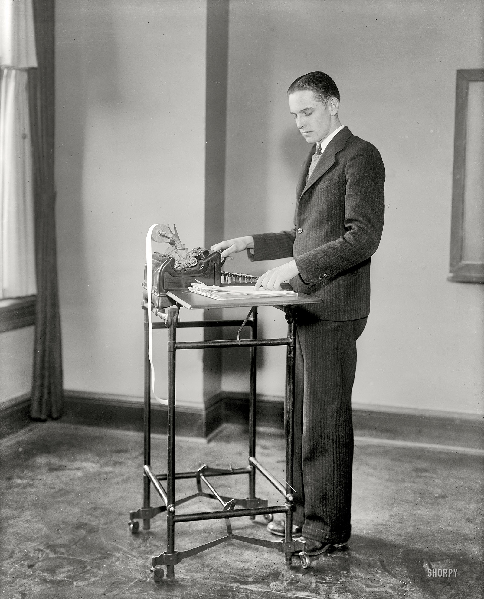 Washington, D.C., circa 1928. "Strayer's Business College." The debonair opposite number to this clerical cutie. Harris & Ewing glass negative. View full size.