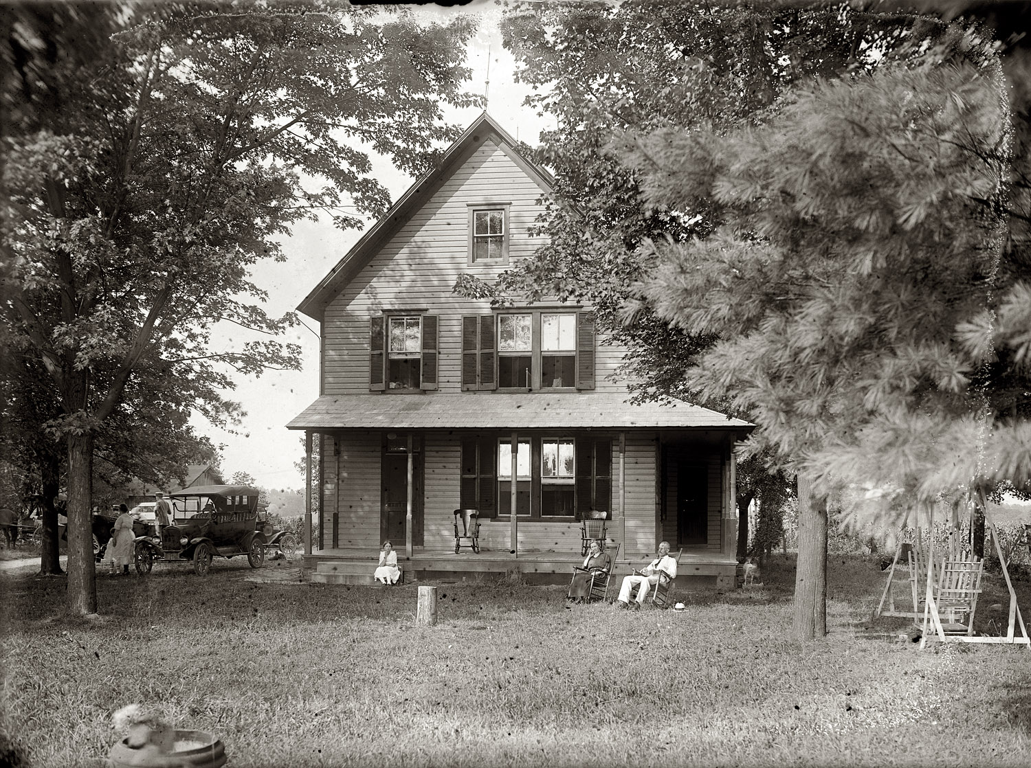 Vienna, Virginia, circa 1922. Summer residence of Iowa senator William S. Kenyon and family. View full size. National Photo Company glass negative.
