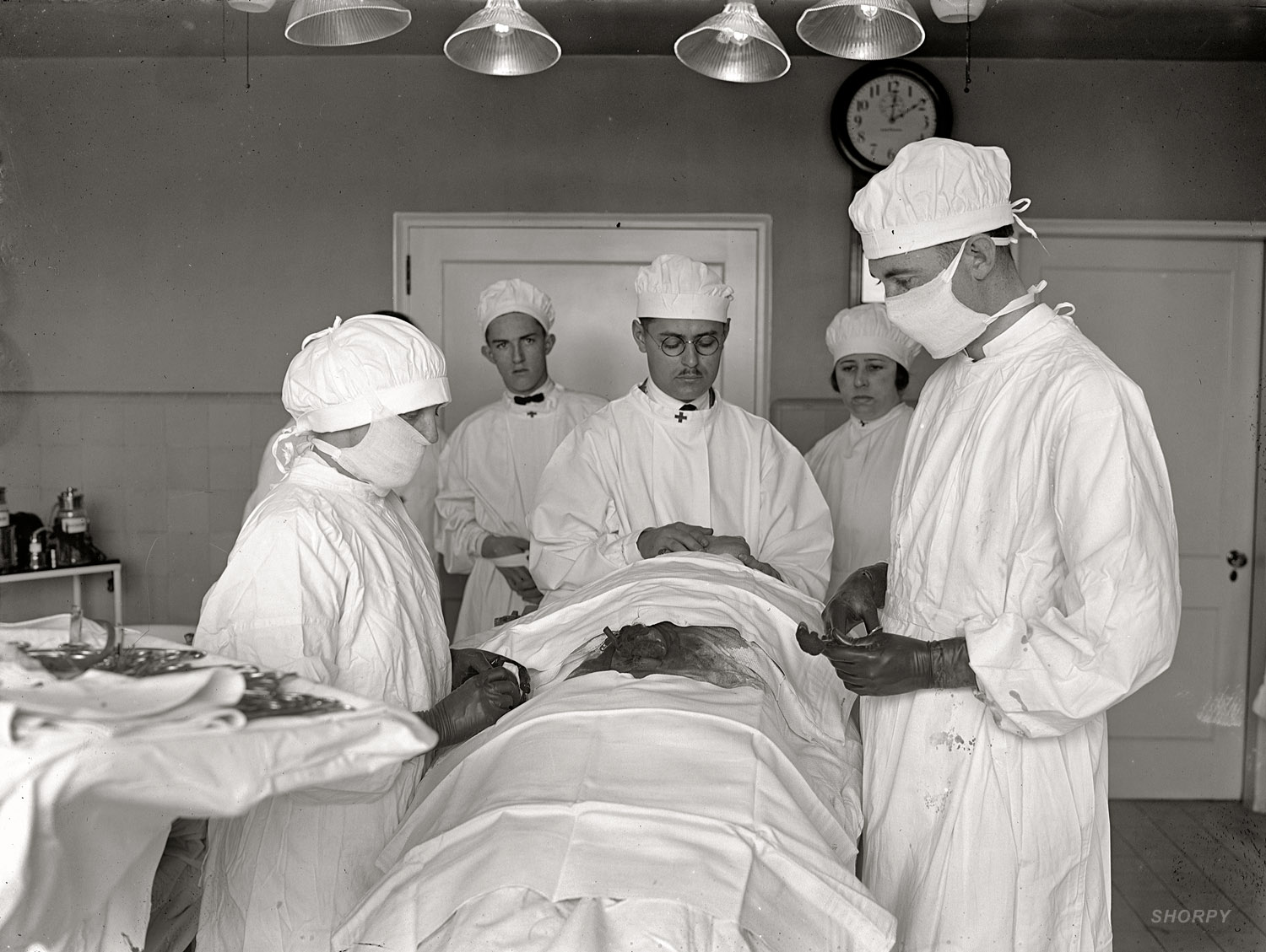 1922. "Surgery #19." Things have progressed a bit since the previous photo. (Are there more? Yew betcha.) National Photo Co. glass negative. View full size.