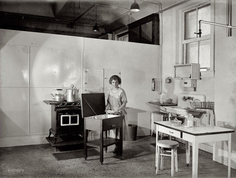 The Happy Homemaker: 1922