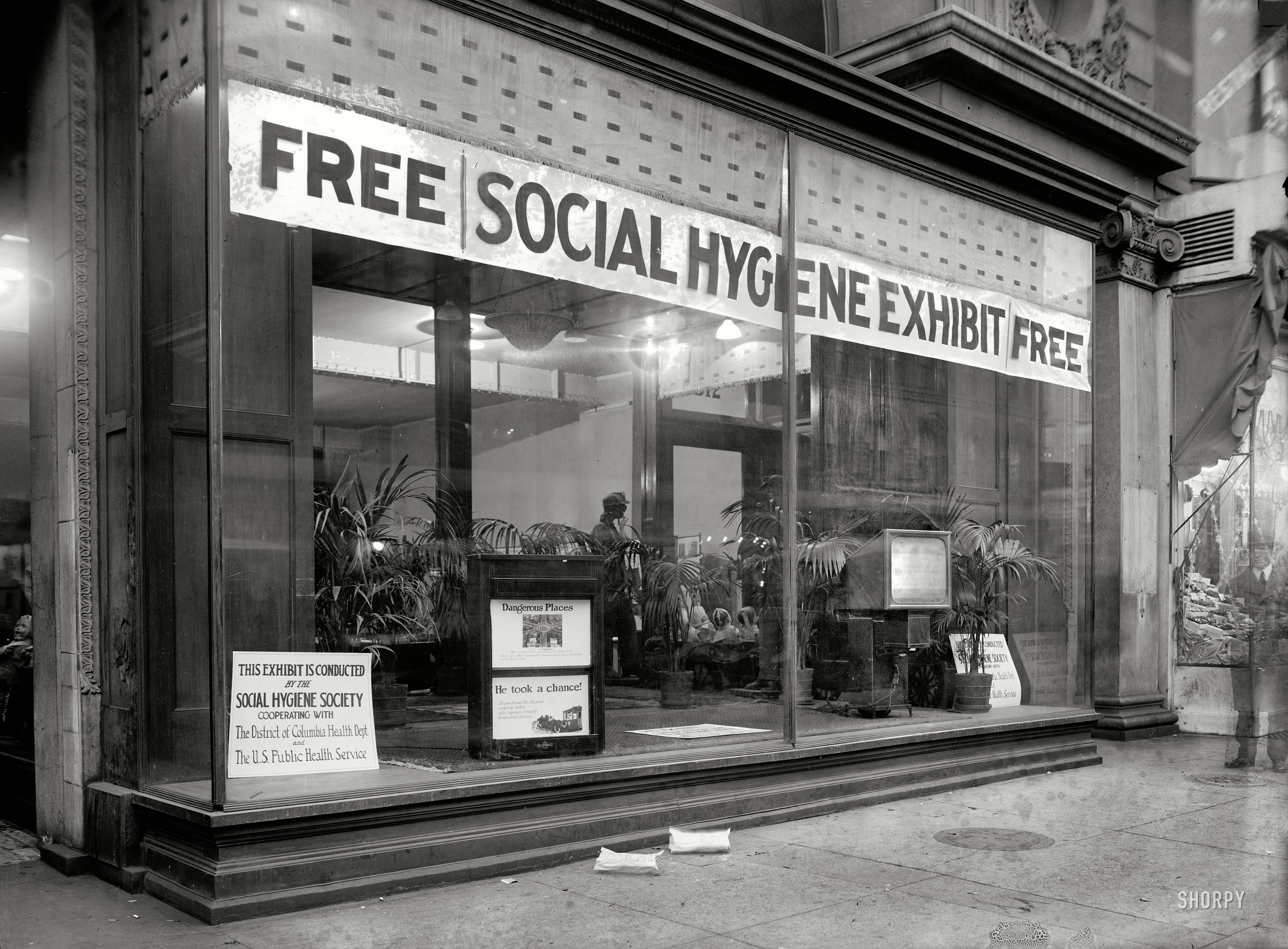 Washington, D.C., 1922. "Social Hygiene Society exhibit." The Women's Bureau photos in our two previous posts were used in this exhibit. Which is, in case we haven't mentioned it, FREE -- so come in, won't you? View full size.