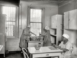 Washington, D.C., 1922. "Social Hygiene exhibit. House of Detention -- Women's Bureau. All dishes are sterilized in order to guard against infection." Nameplate on the equipment: FEARLESS DISHWASHER. National Photo. View full size.